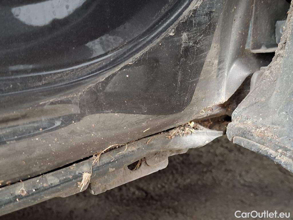  DS  DS7 DS DS 7 Crossback / 2017 / 5P / SUV BlueHDi 130 Auto PERFORMANCE Line + #23