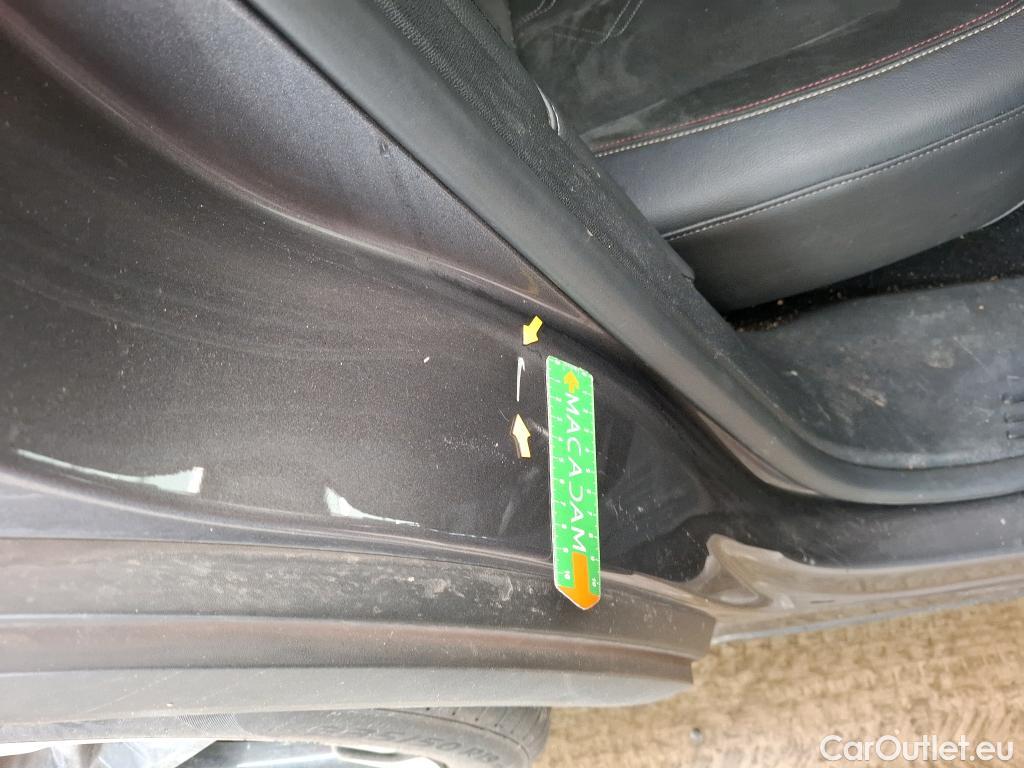  DS  DS7 DS DS 7 Crossback / 2017 / 5P / SUV BlueHDi 130 Auto PERFORMANCE Line + #32