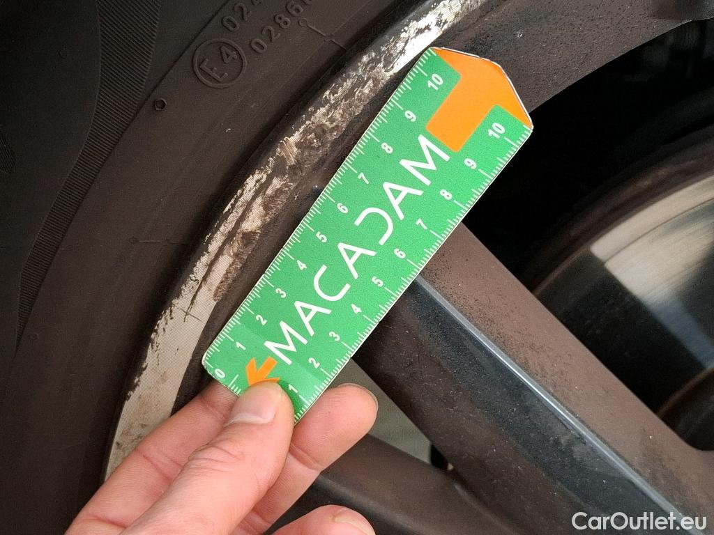  DS  DS7 DS DS 7 Crossback / 2017 / 5P / SUV BlueHDi 130 Auto PERFORMANCE Line + #51