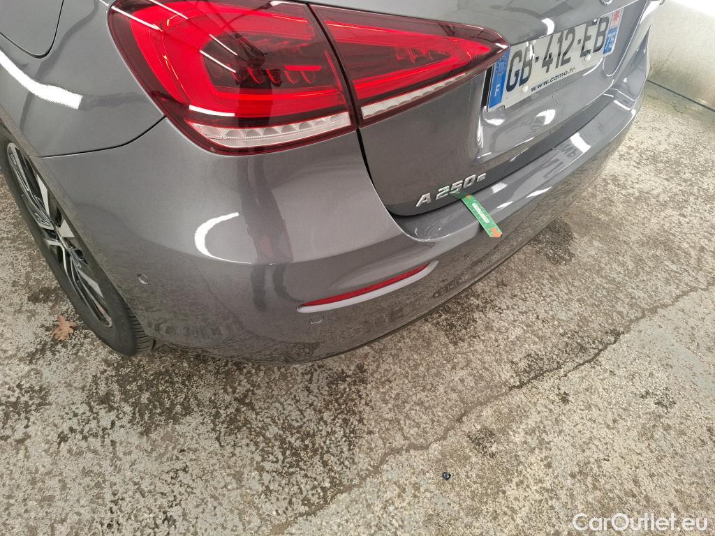  Mercedes  A-Klasse MERCEDES-BENZ Classe A Compact  2018  5P  Berline A 250 e Business Line 8GDCT #4