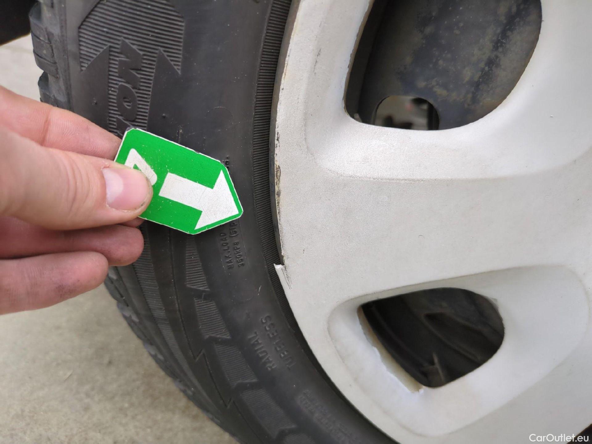  Peugeot  208 PEUGEOT  5p Berline Puretech 82 ¤6.c ACTIVE #11