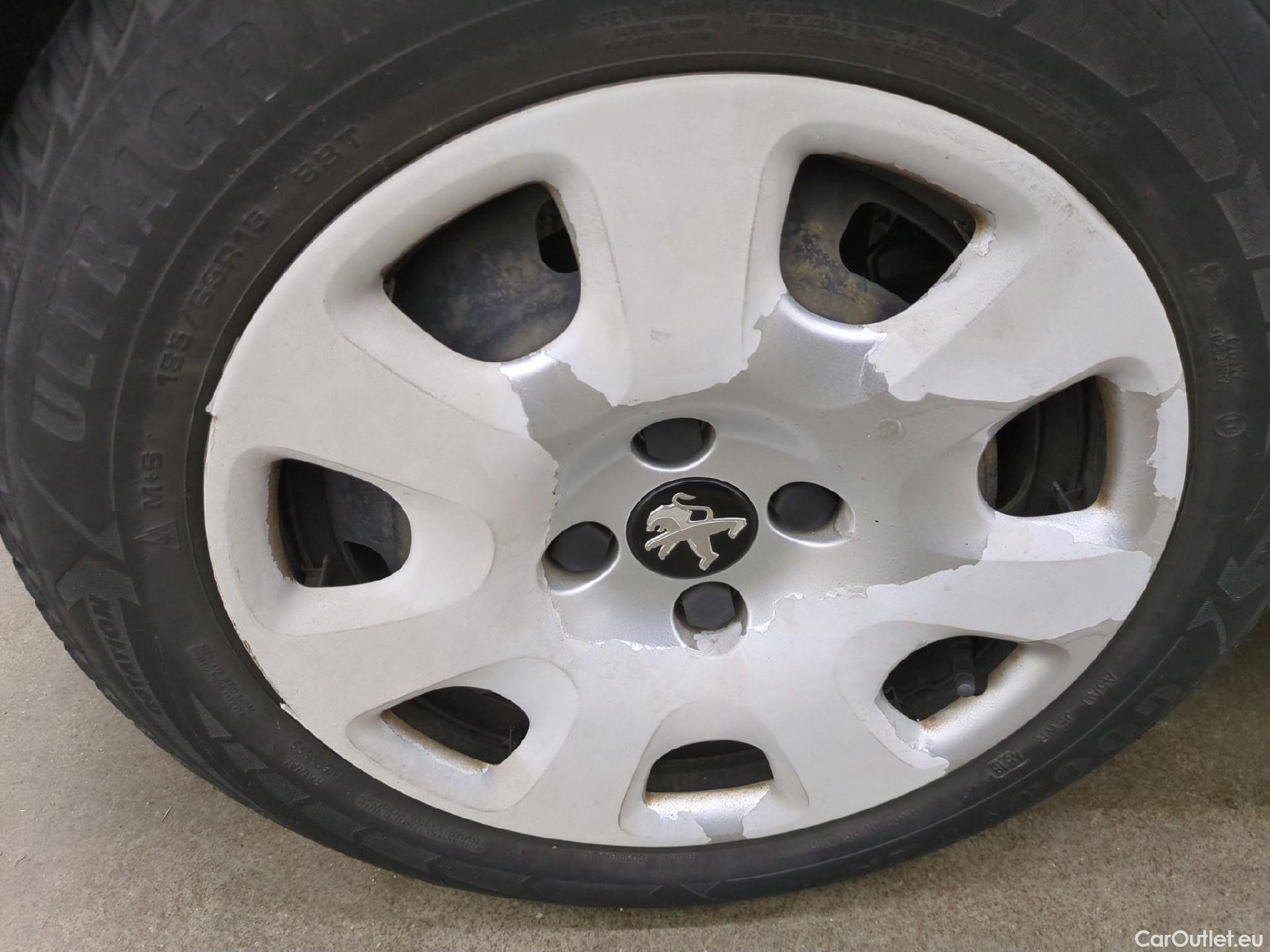  Peugeot  208 PEUGEOT  5p Berline Puretech 82 ¤6.c ACTIVE #12