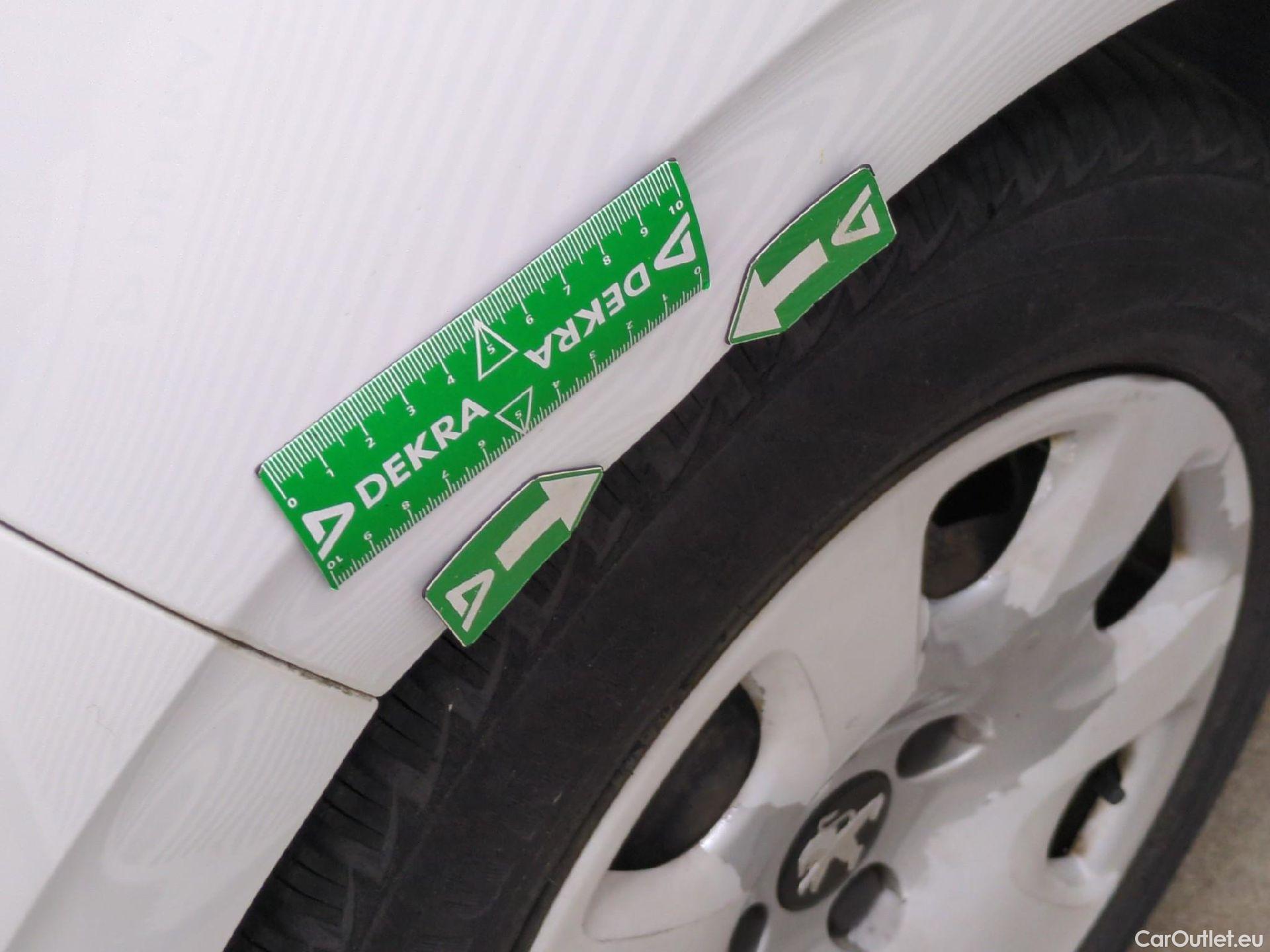  Peugeot  208 PEUGEOT  5p Berline Puretech 82 ¤6.c ACTIVE #14