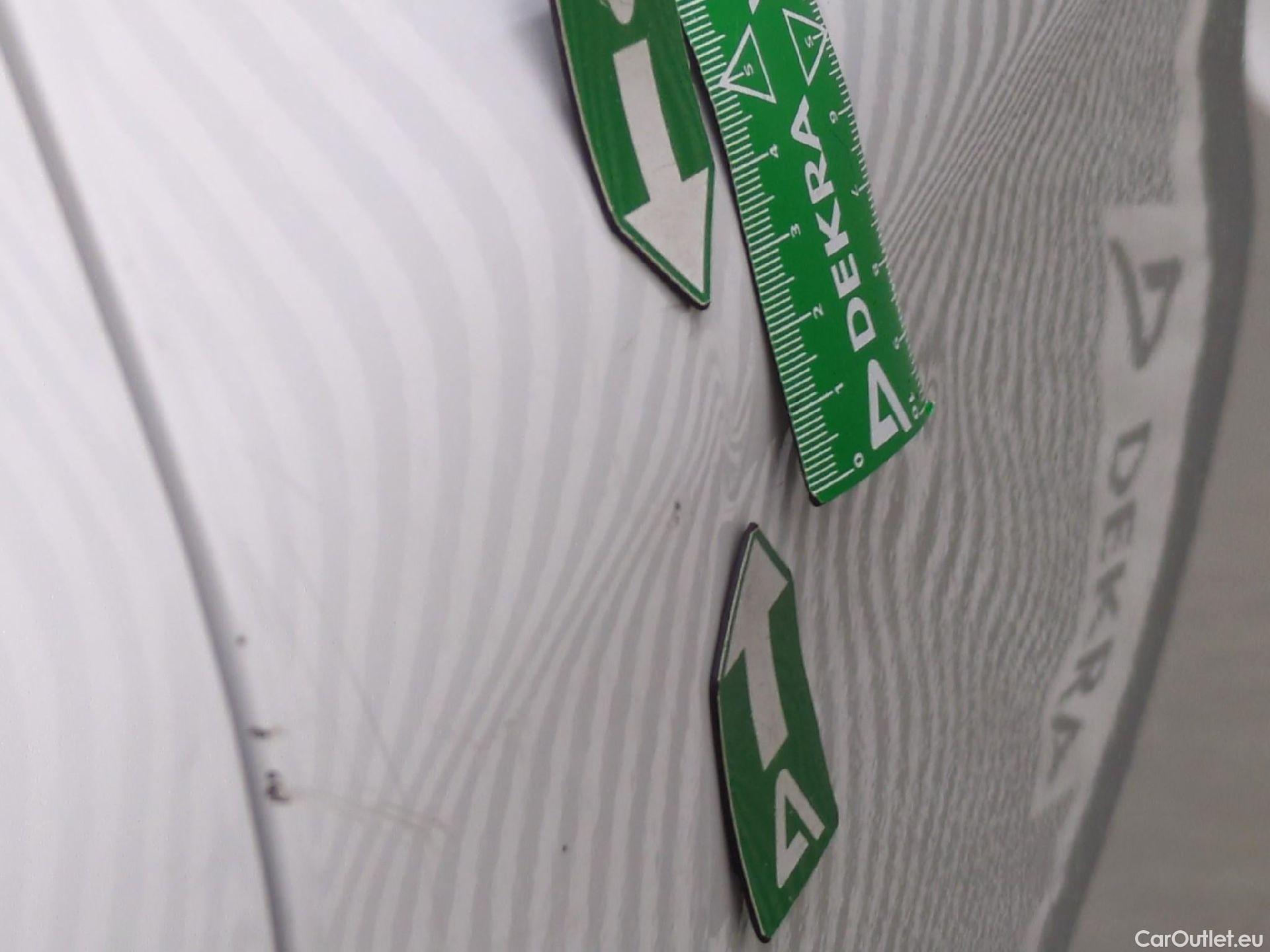  Peugeot  208 PEUGEOT  5p Berline Puretech 82 ¤6.c ACTIVE #27