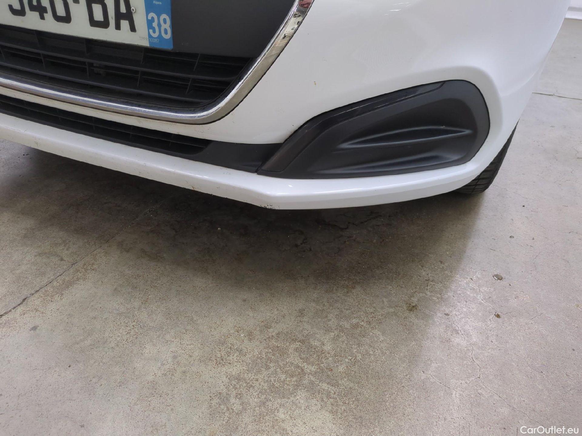  Peugeot  208 PEUGEOT  5p Berline Puretech 82 ¤6.c ACTIVE #23