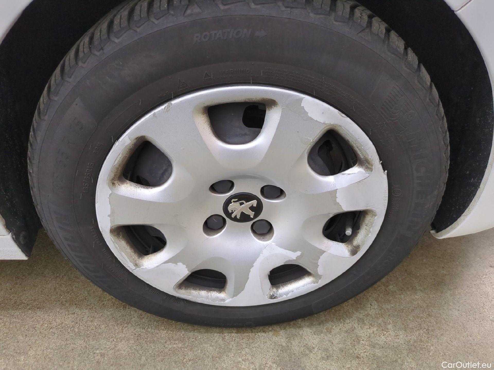  Peugeot  208 PEUGEOT  5p Berline Puretech 82 ¤6.c ACTIVE #6