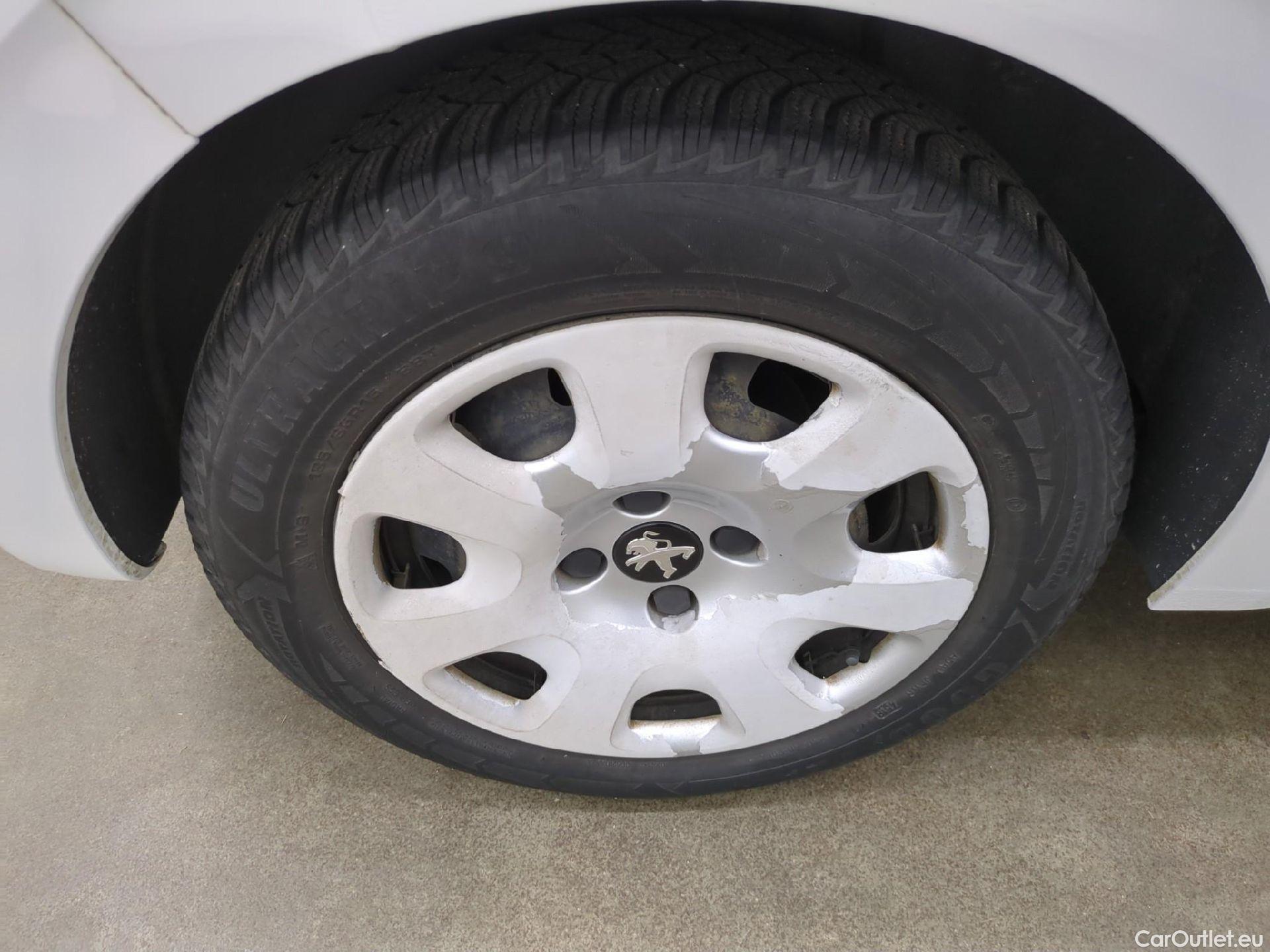  Peugeot  208 PEUGEOT  5p Berline Puretech 82 ¤6.c ACTIVE #10