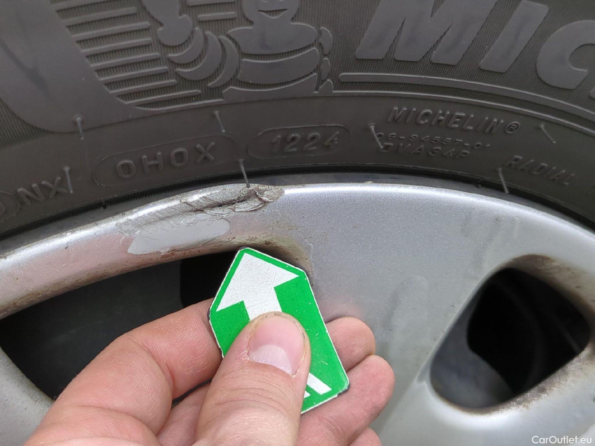  Peugeot  208 PEUGEOT  5p Berline Puretech 82 ¤6.c ACTIVE #7