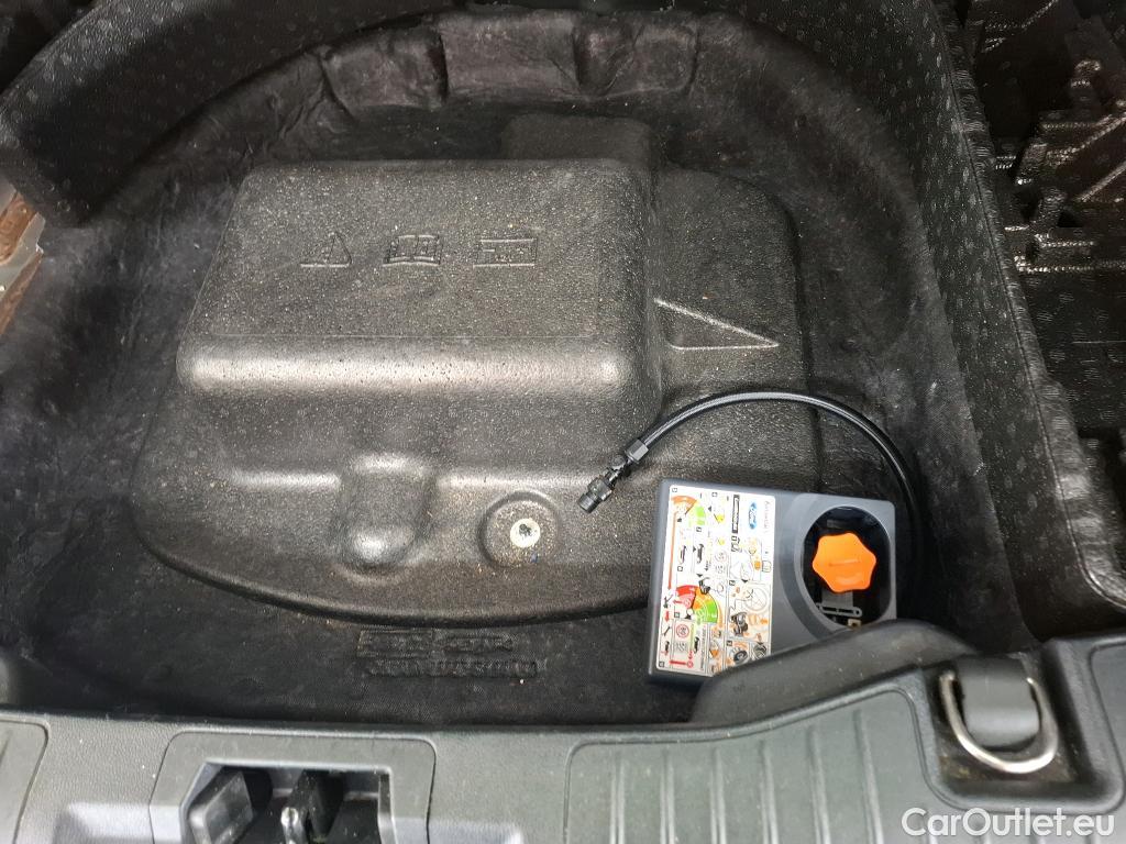  Ford  Kuga  / 2019 / 5P / SUV 2.5 Dur 225 hybrid PHEV Pshift Titanium / OPPO
 #9