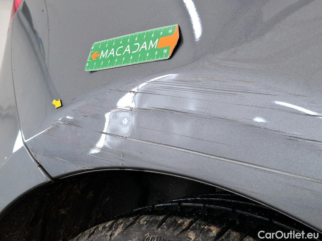  Mercedes  A-Klasse MERCEDES-BENZ Classe A Compact / 2018 / 5P / Berline A 180 Style Line #2