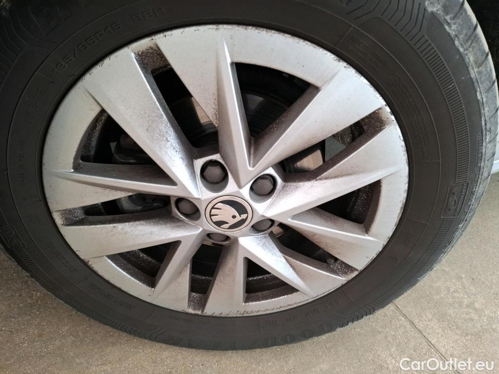  Skoda  Fabia  Ambition 1.0 MPI 80CV BVM5 E6d #10