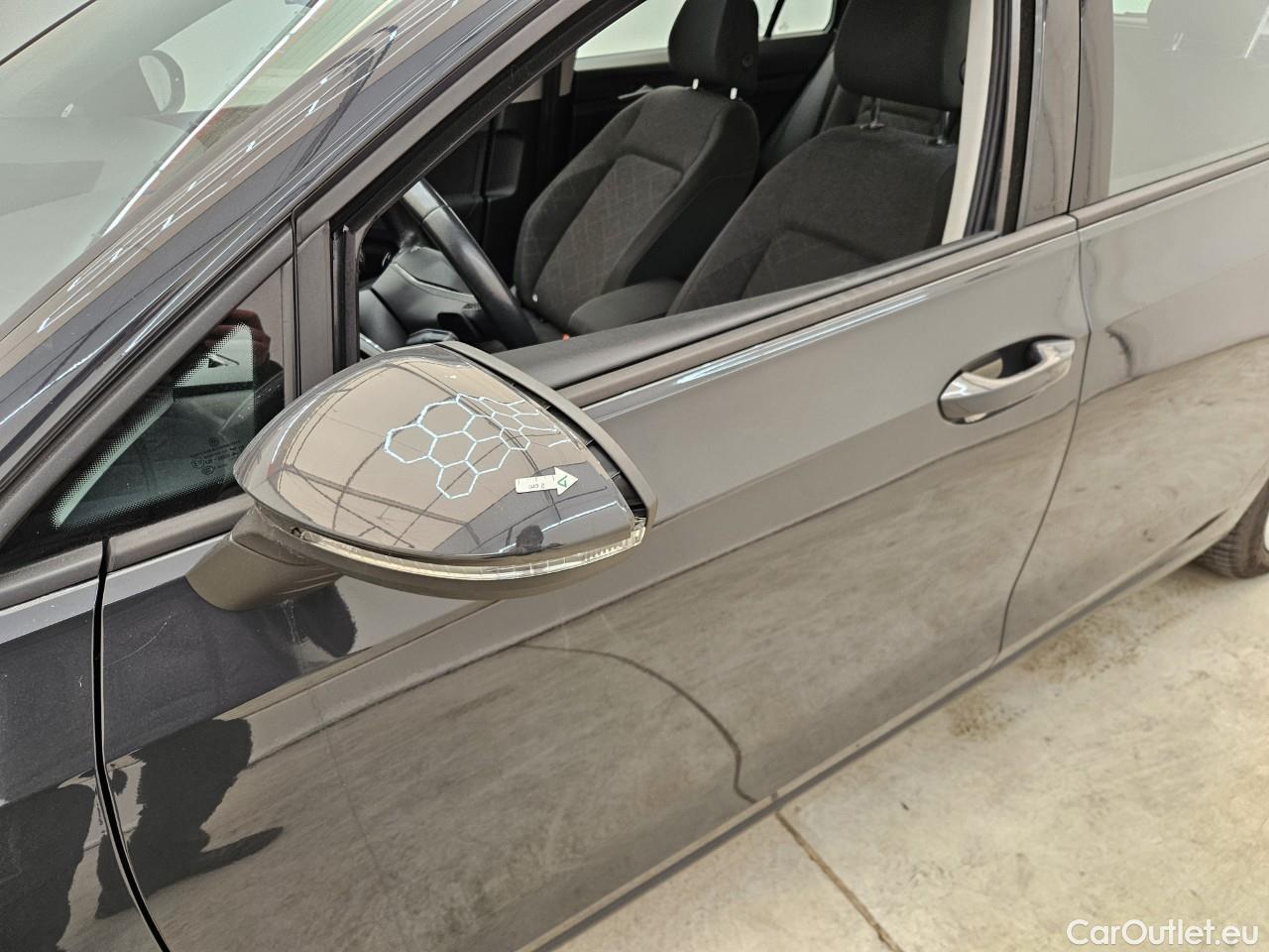  Volkswagen  Golf  2.0 TDI 116HP DSG Life Variant #7