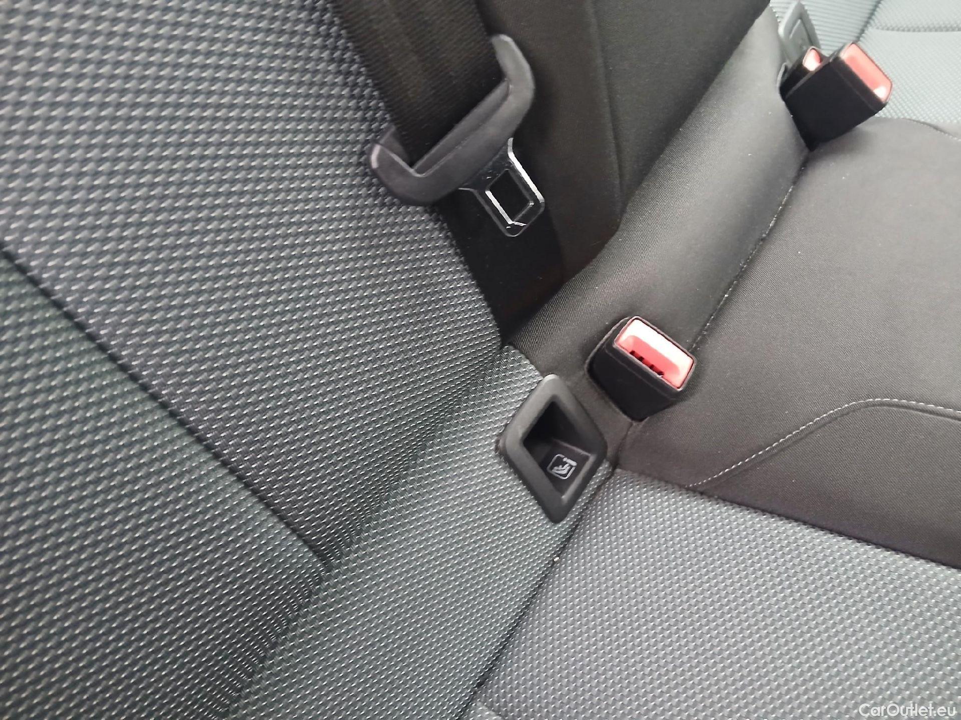  Audi  Q2 AUDI  / 2016 / 5P / todoterreno Design 30 TFSI 85kW (116CV) #27