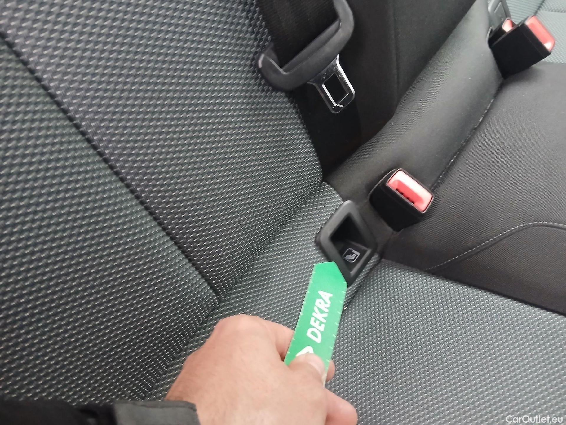  Audi  Q2 AUDI  / 2016 / 5P / todoterreno Design 30 TFSI 85kW (116CV) #29