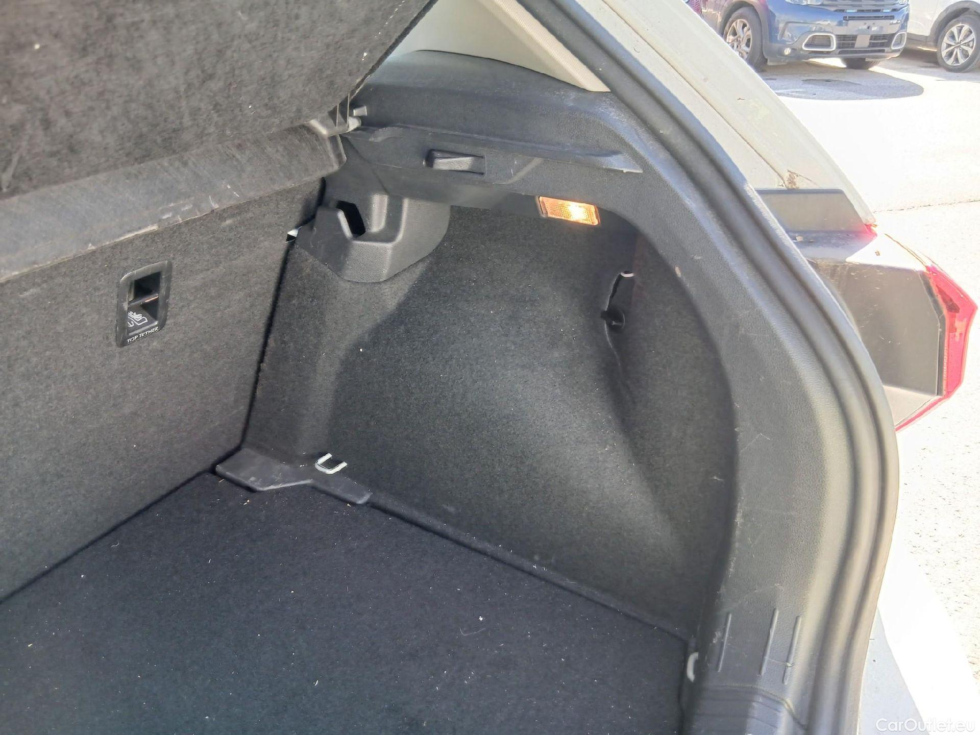  Volkswagen  Polo VOLKSWAGEN  / 2021 / 5P / berlina con portón Life 1.0 TSI 70kW (95CV) #25