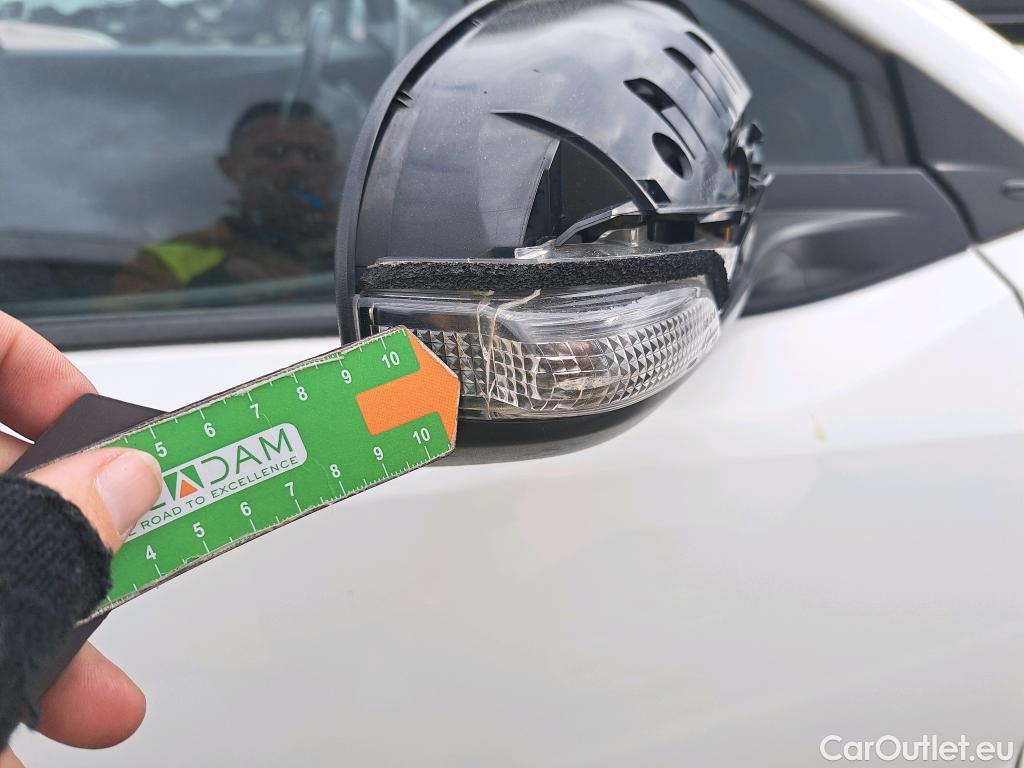  Toyota  C-HR TOYOTA  / 2019 / 5P / todoterreno 1.8 125H Active #63