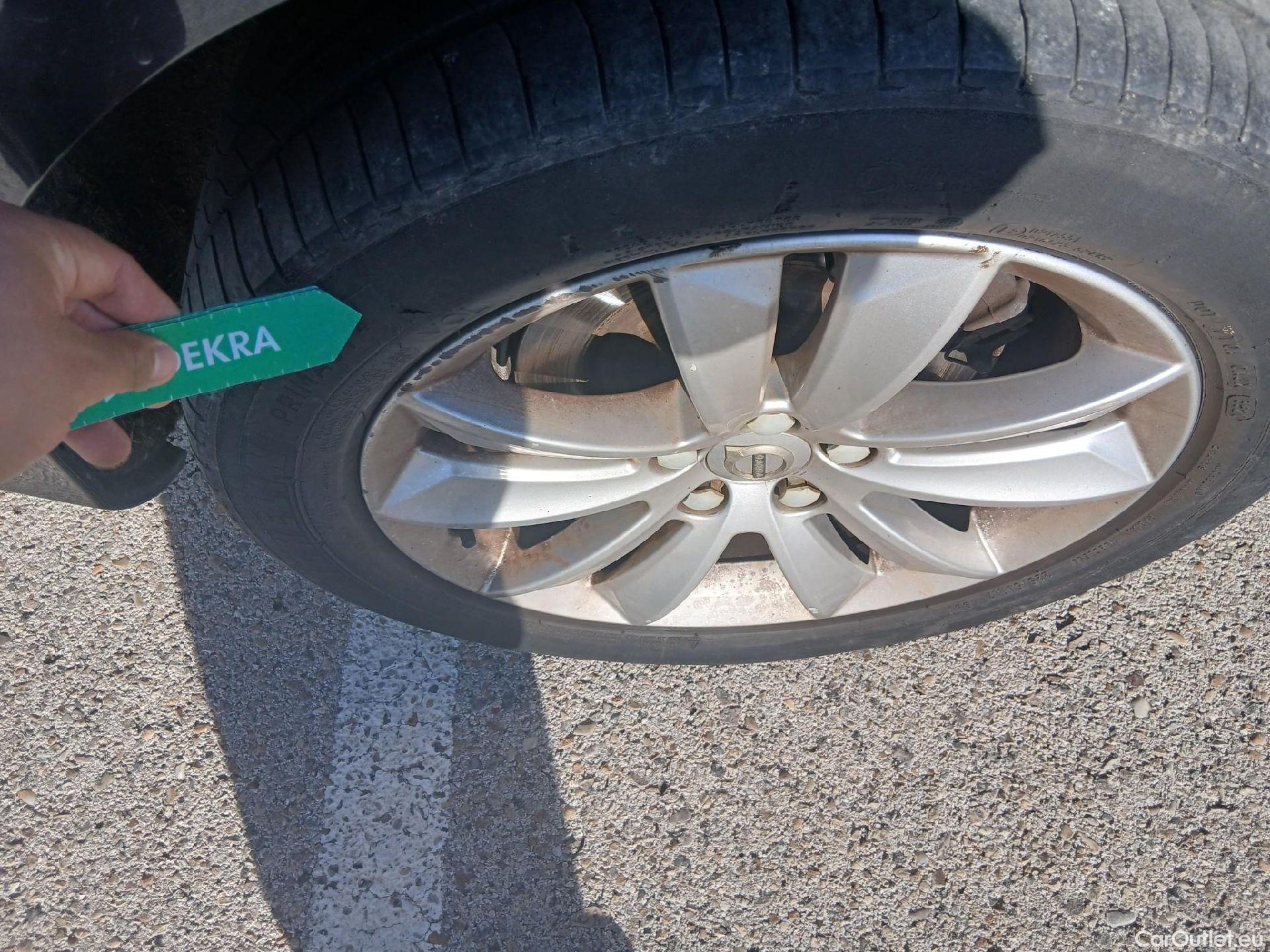  Volvo  V60 VOLVO  / 2018 / 5P / familiar 2.0 B4 (D) Momentum Pro Auto #20