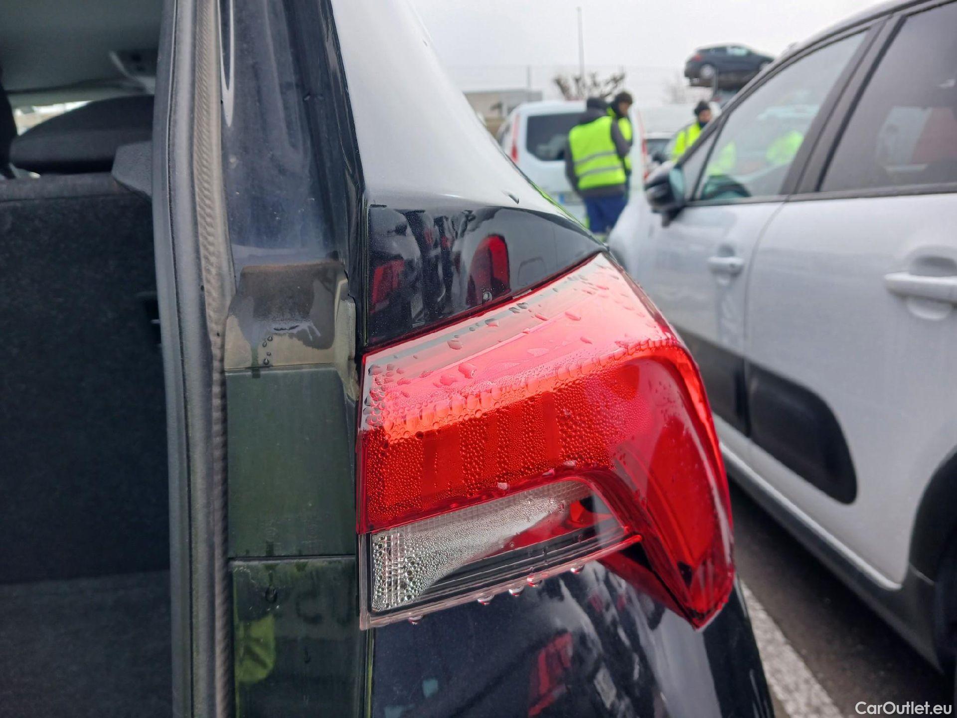  Skoda  KAMIQ SKODA  / 2019 / 5P / todoterreno 1.0 TSI 81kW (110CV) DSG Sport #15