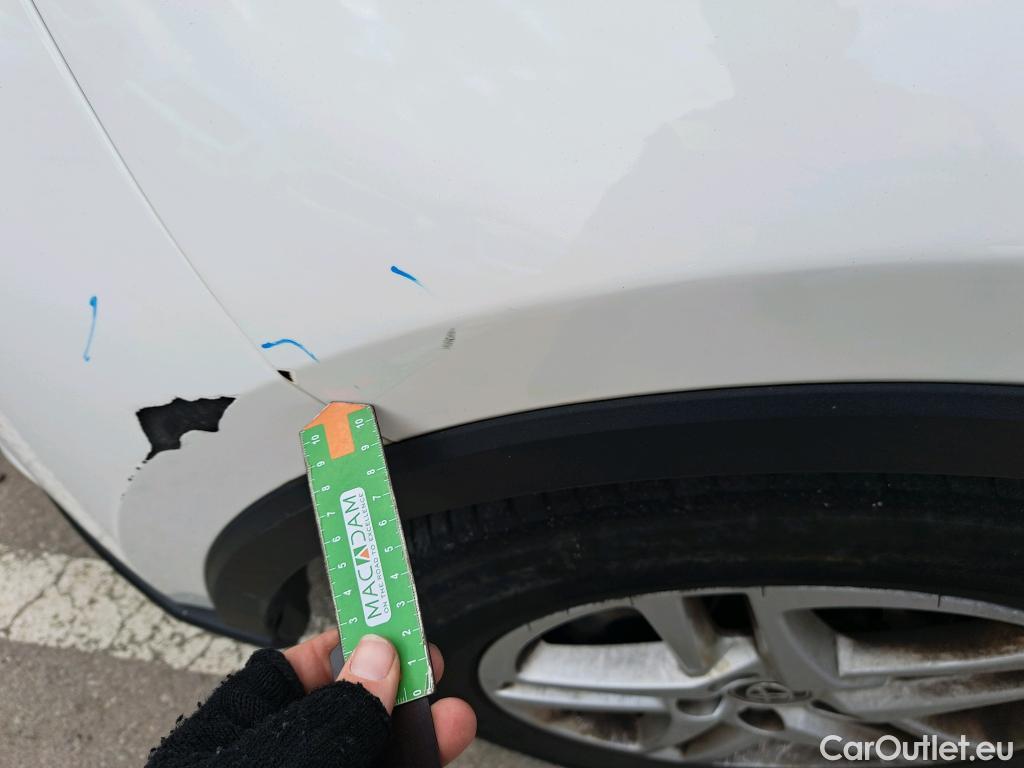  Toyota  C-HR TOYOTA  / 2019 / 5P / todoterreno 1.8 125H Active #50