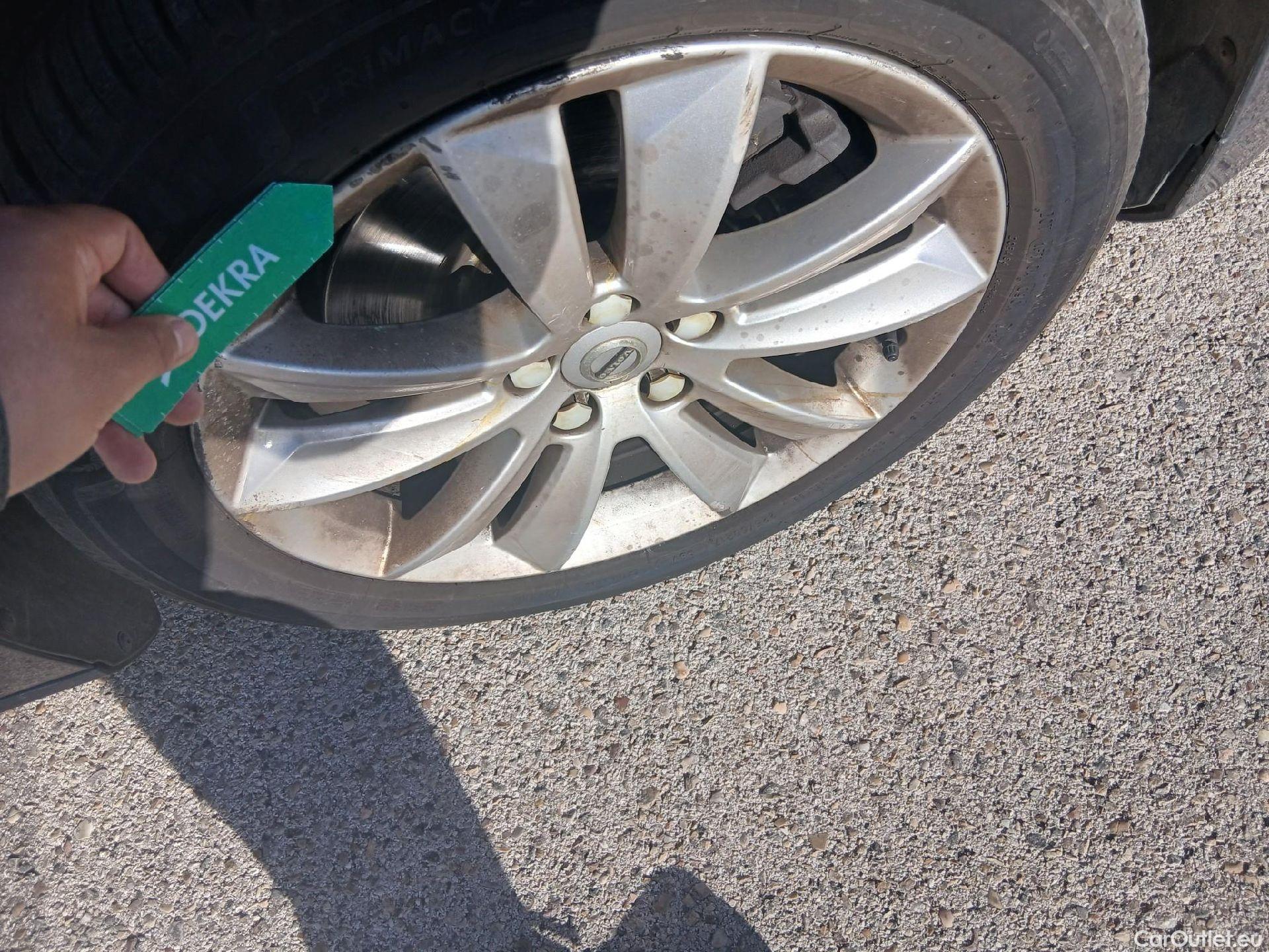  Volvo  V60 VOLVO  / 2018 / 5P / familiar 2.0 B4 (D) Momentum Pro Auto #29