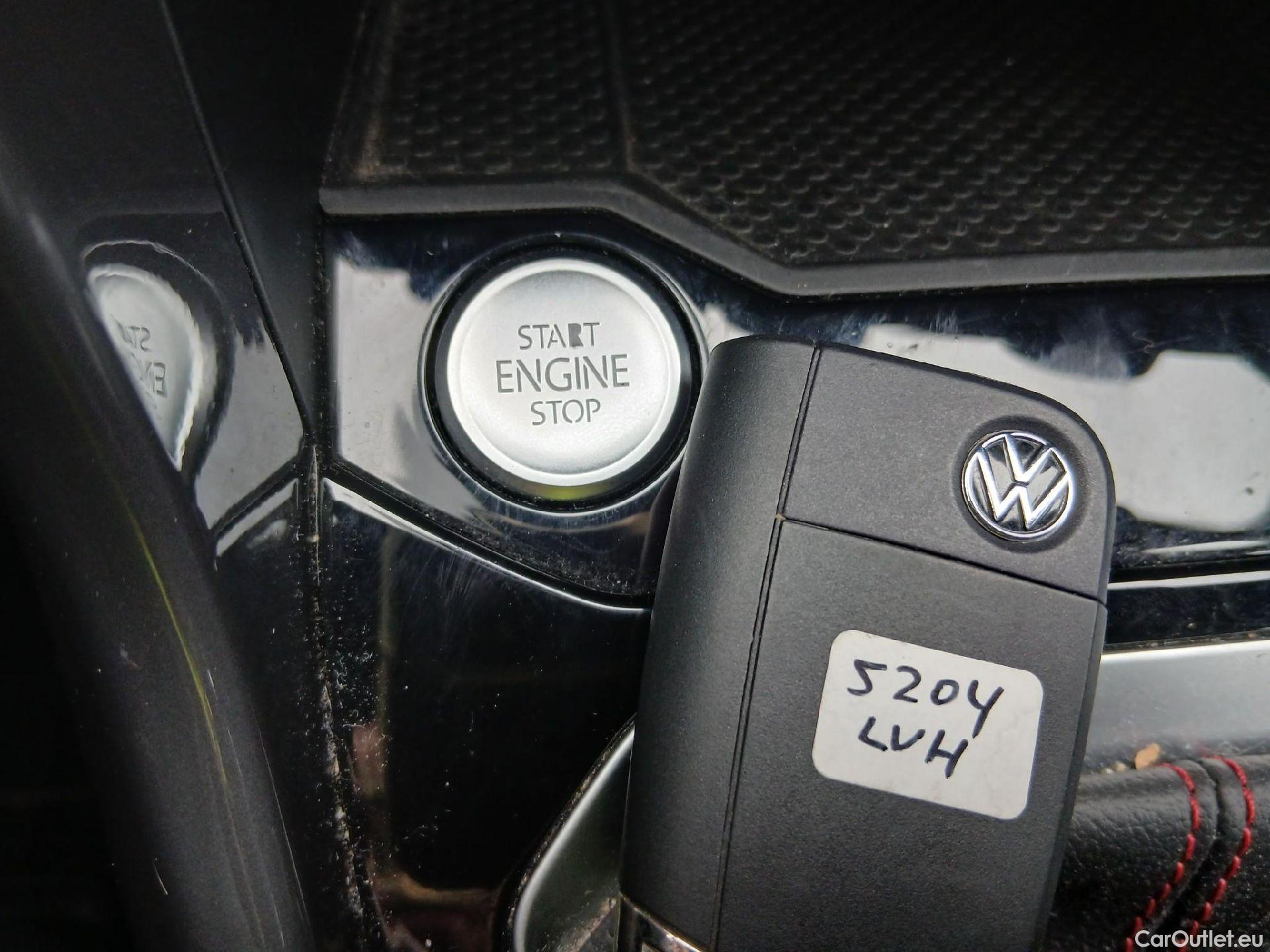  Volkswagen  T-ROC VOLKSWAGEN  / 2017 / 5P / todoterreno Sport 1.5 TSI 110kW (150CV) #1