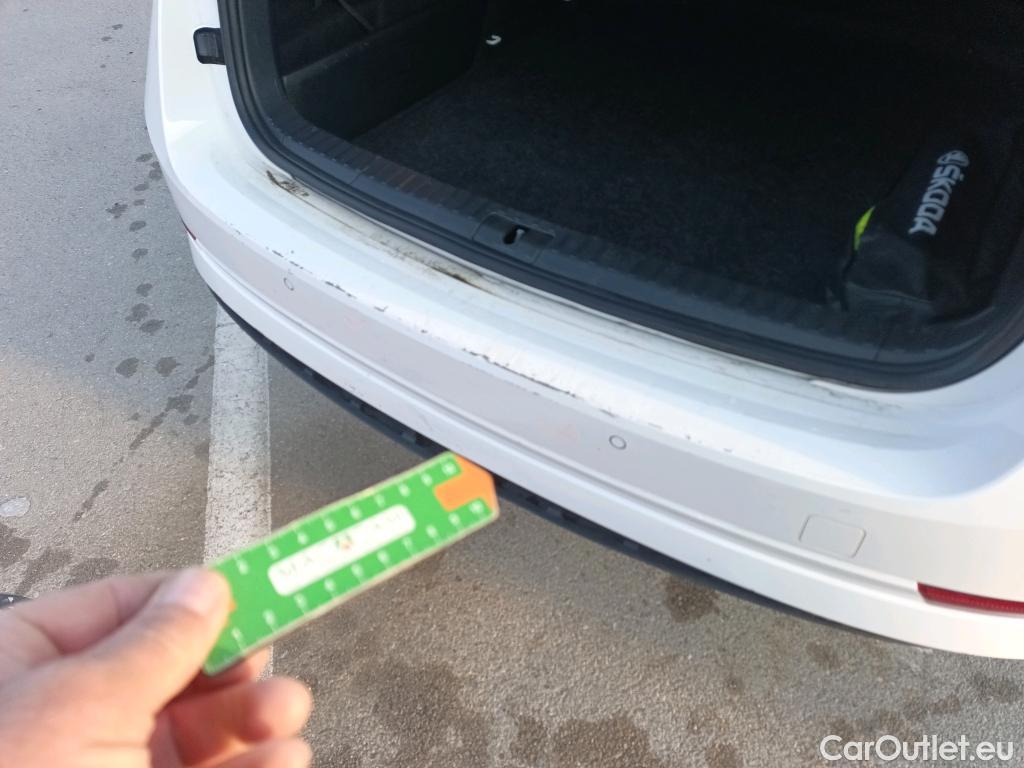  Skoda  Octavia SKODA  / 2020 / 5P / familiar Combi 2.0 TDI 85kW(115CV) DSG Ambition #9