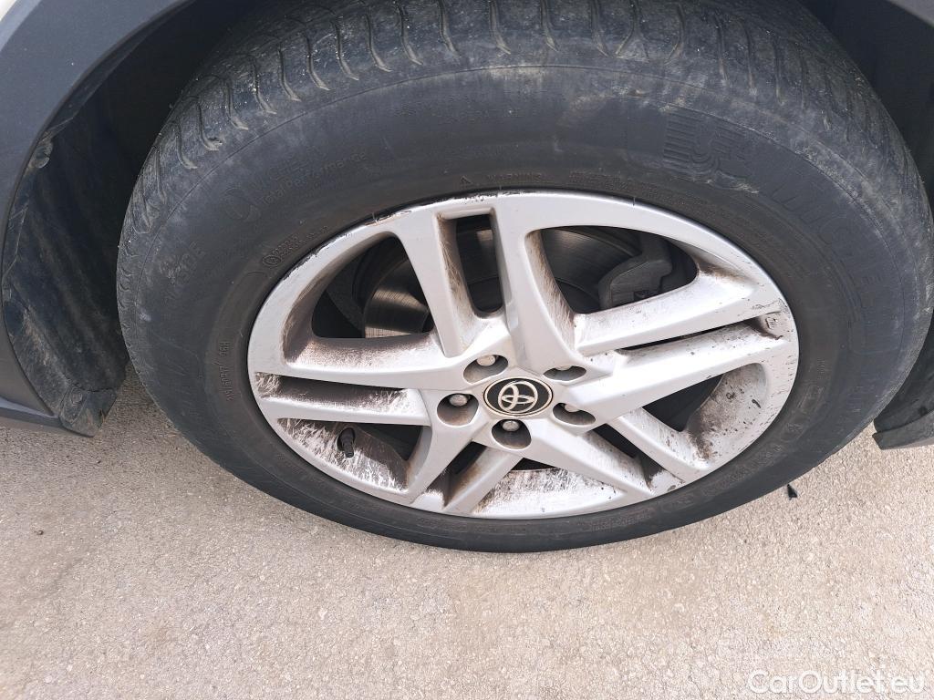  Toyota  C-HR TOYOTA  / 2019 / 5P / todoterreno 1.8 125H Active #75