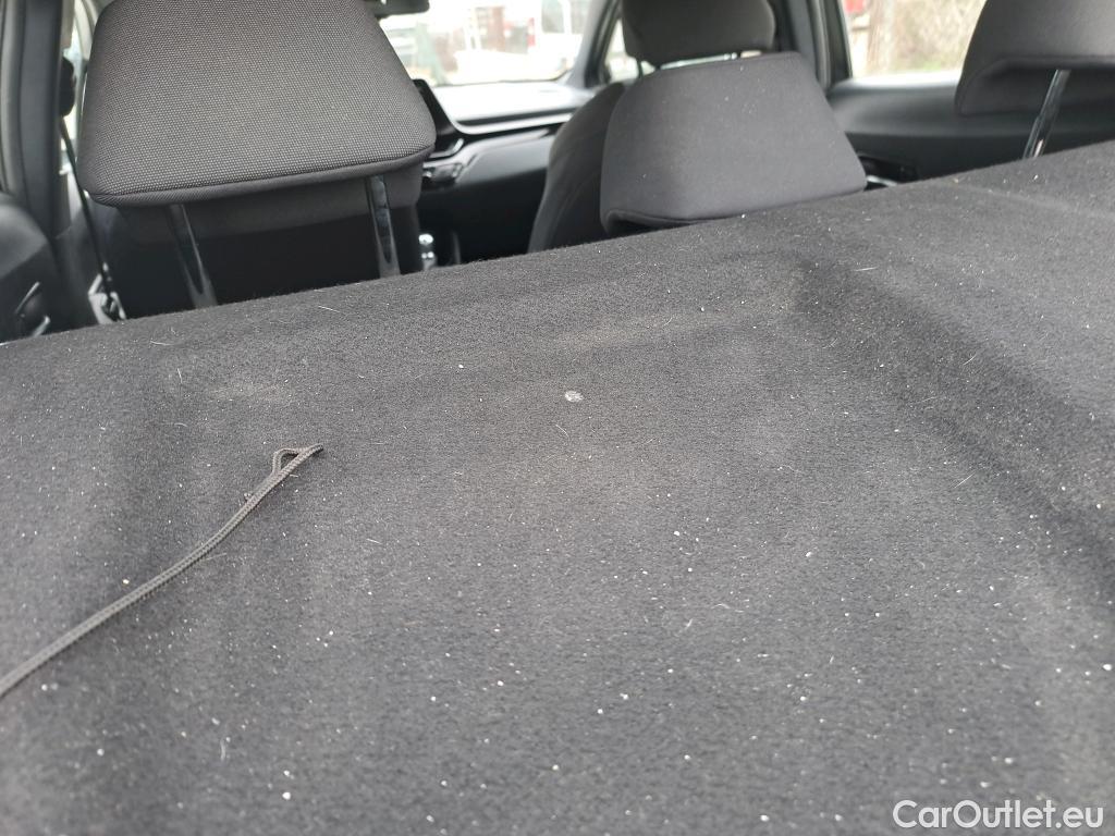  Toyota  C-HR TOYOTA  / 2019 / 5P / todoterreno 1.8 125H Active #51