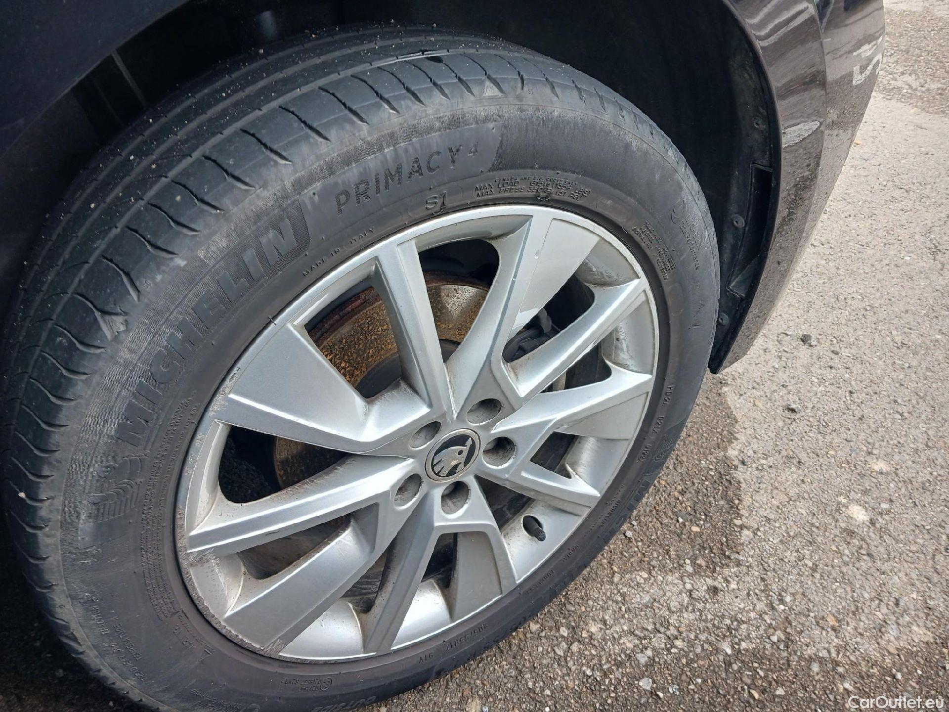  Skoda  KAMIQ SKODA  / 2019 / 5P / todoterreno 1.0 TSI 81kW (110CV) DSG Sport #29