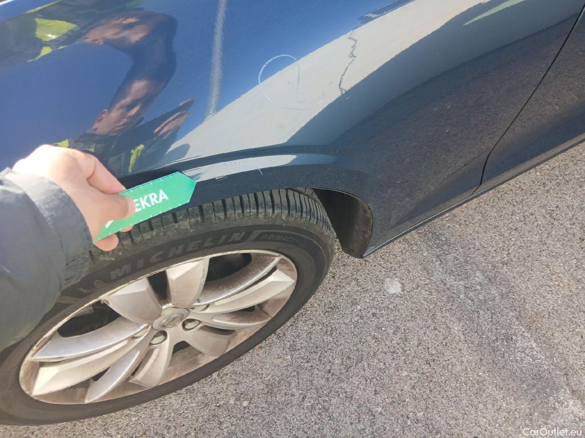  Volvo  V60 VOLVO  / 2018 / 5P / familiar 2.0 B4 (D) Momentum Pro Auto #9