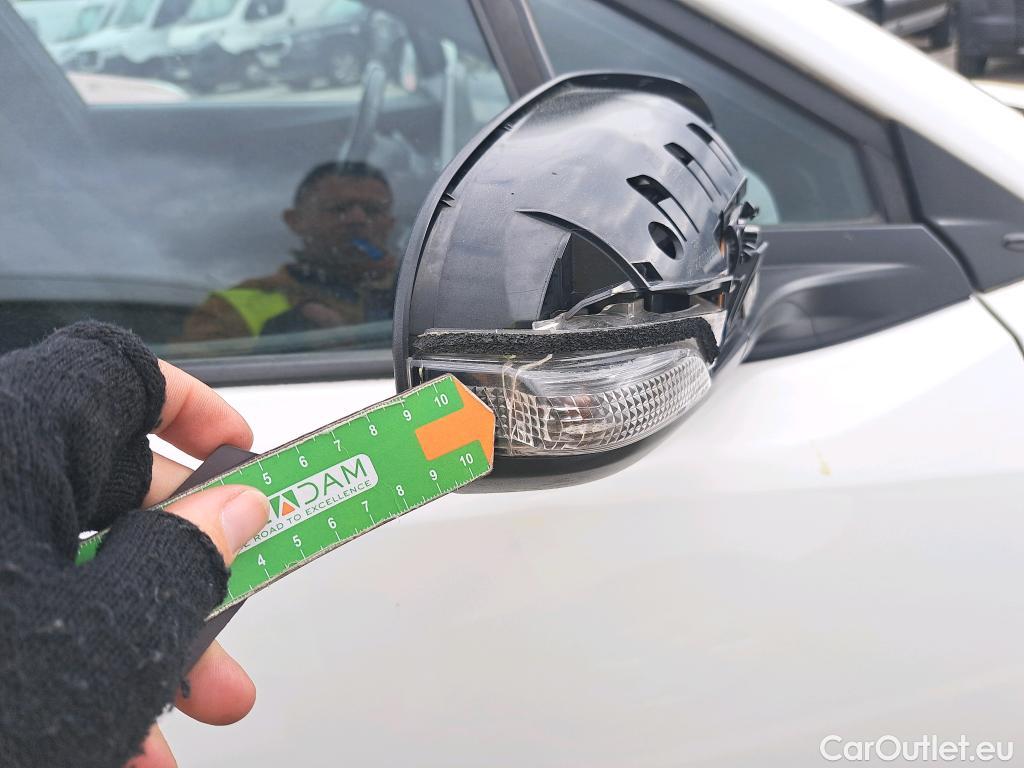  Toyota  C-HR TOYOTA  / 2019 / 5P / todoterreno 1.8 125H Active #62