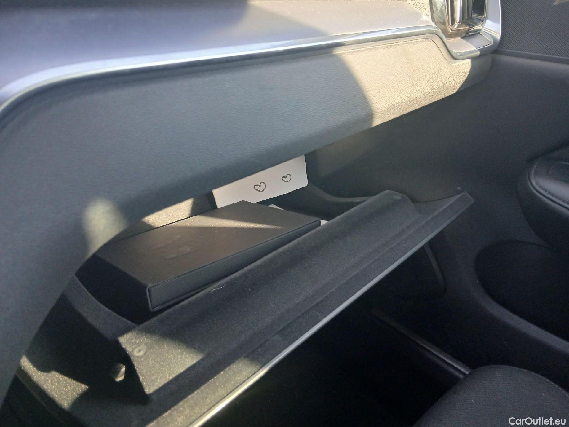  Volvo  V60 VOLVO  / 2018 / 5P / familiar 2.0 B4 (D) Momentum Pro Auto #1