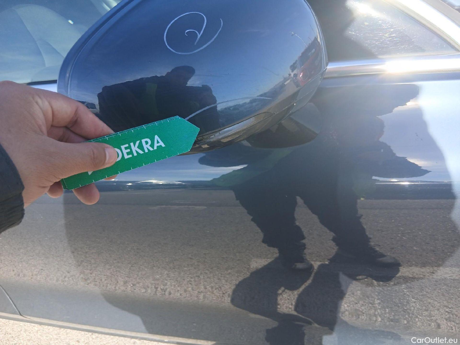  Volvo  V60 VOLVO  / 2018 / 5P / familiar 2.0 B4 (D) Momentum Pro Auto #23