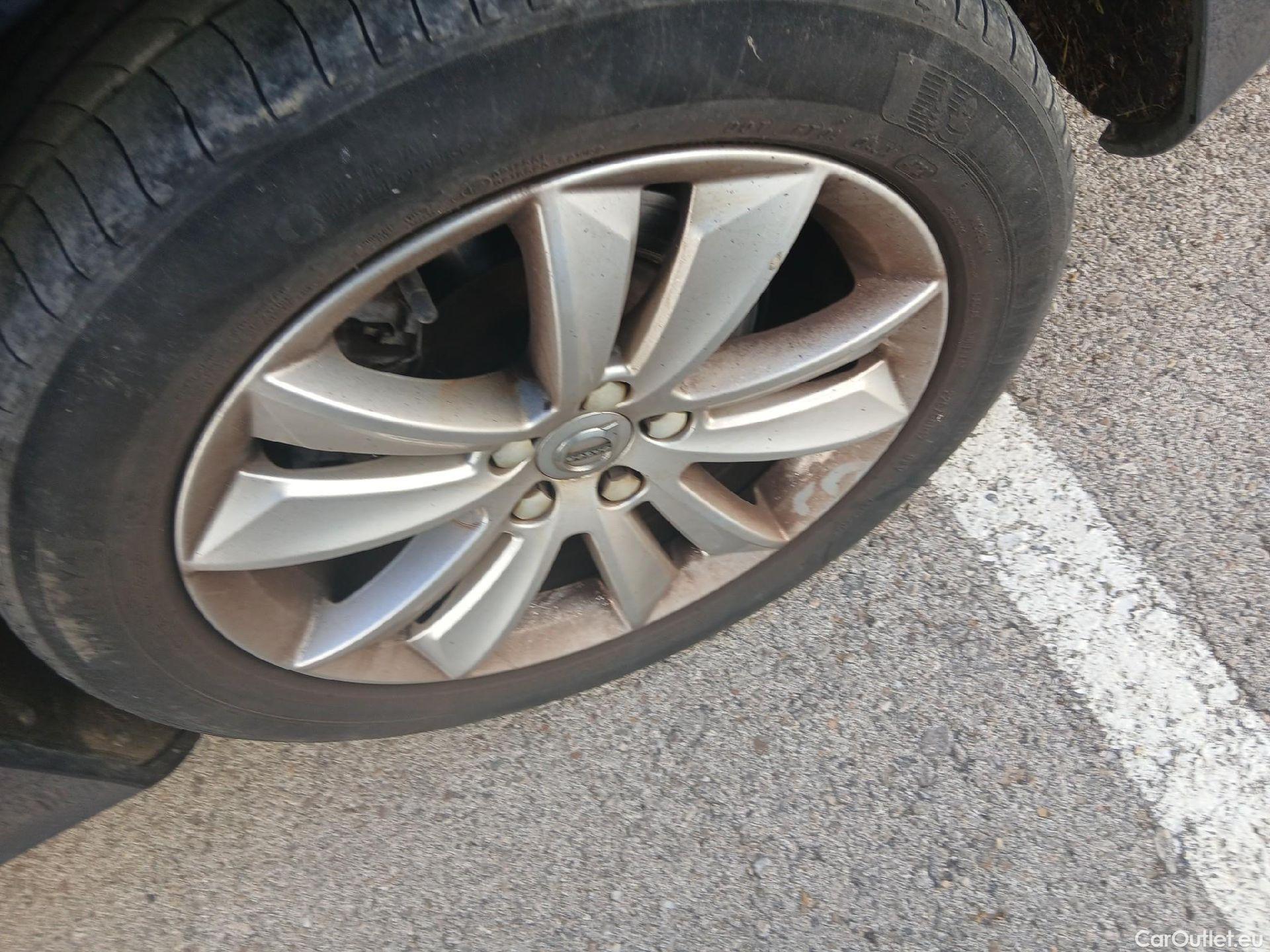  Volvo  V60 VOLVO  / 2018 / 5P / familiar 2.0 B4 (D) Momentum Pro Auto #16