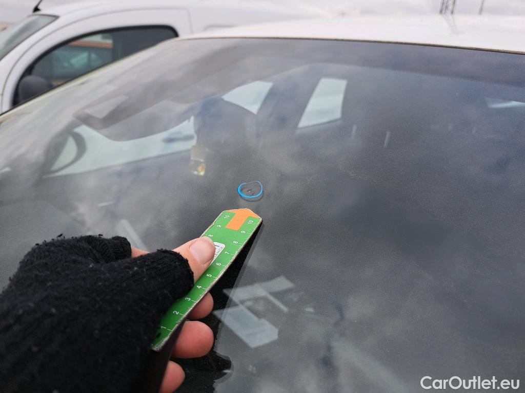  Toyota  C-HR TOYOTA  / 2019 / 5P / todoterreno 1.8 125H Active #1