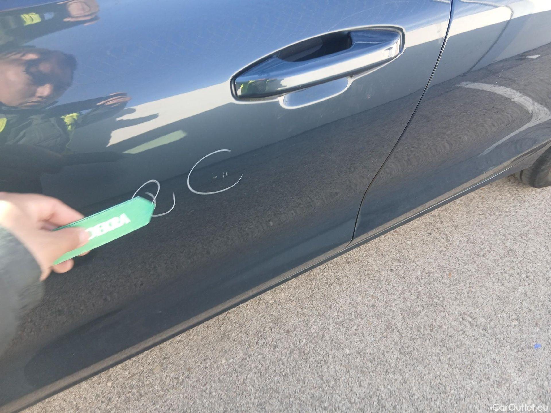  Volvo  V60 VOLVO  / 2018 / 5P / familiar 2.0 B4 (D) Momentum Pro Auto #12