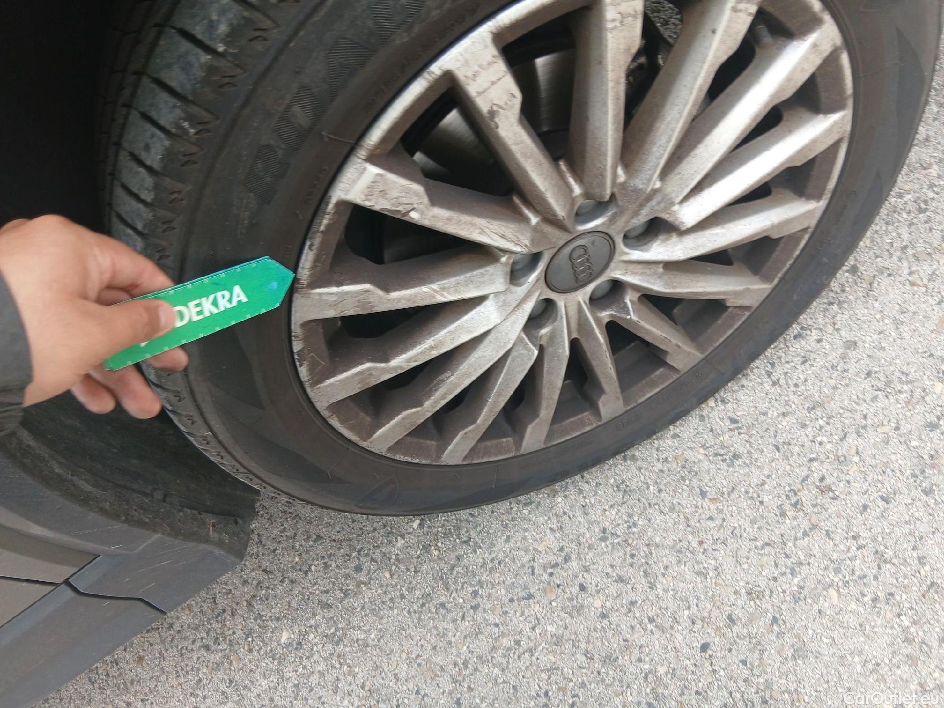  Audi  Q2 AUDI  / 2016 / 5P / todoterreno Design 30 TFSI 85kW (116CV) #44