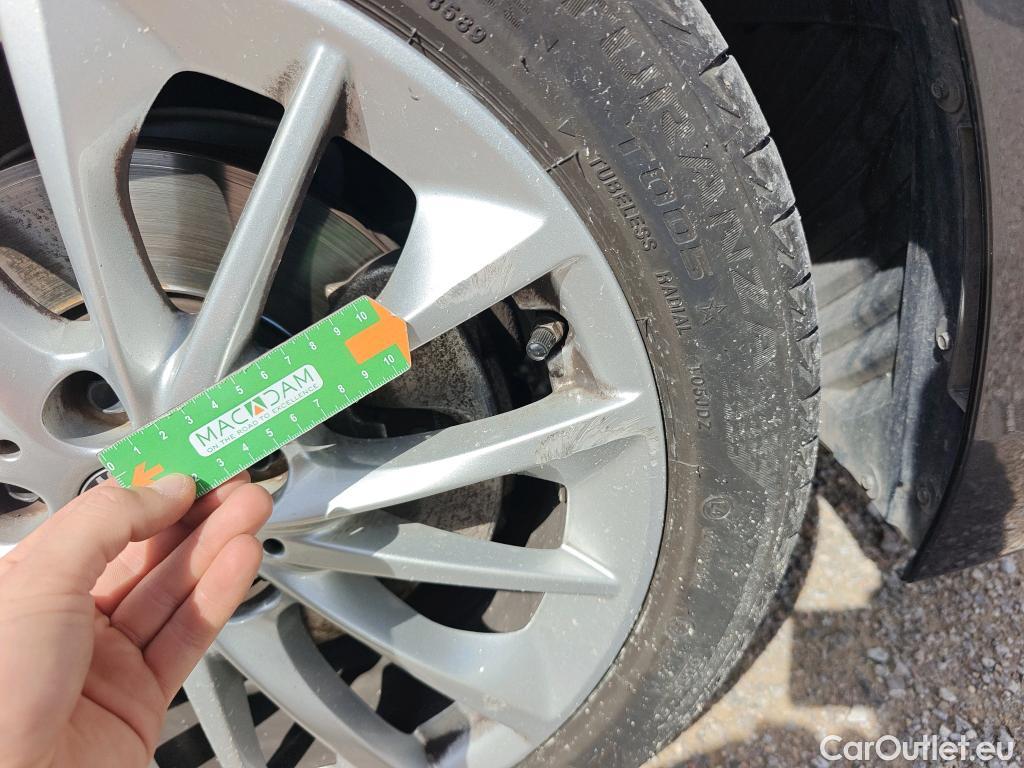  Bmw  Serie 1 BMW  / 2019 / 5P / berlina con portón 118i #29