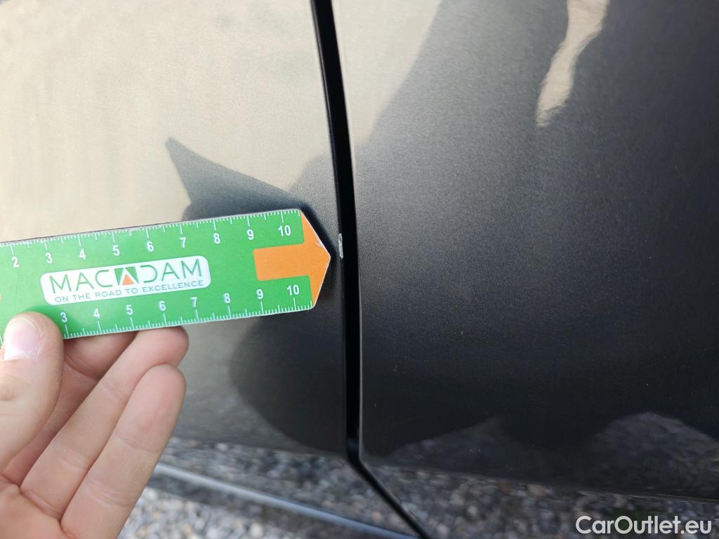  Bmw  Serie 1 BMW  / 2019 / 5P / berlina con portón 118i #38