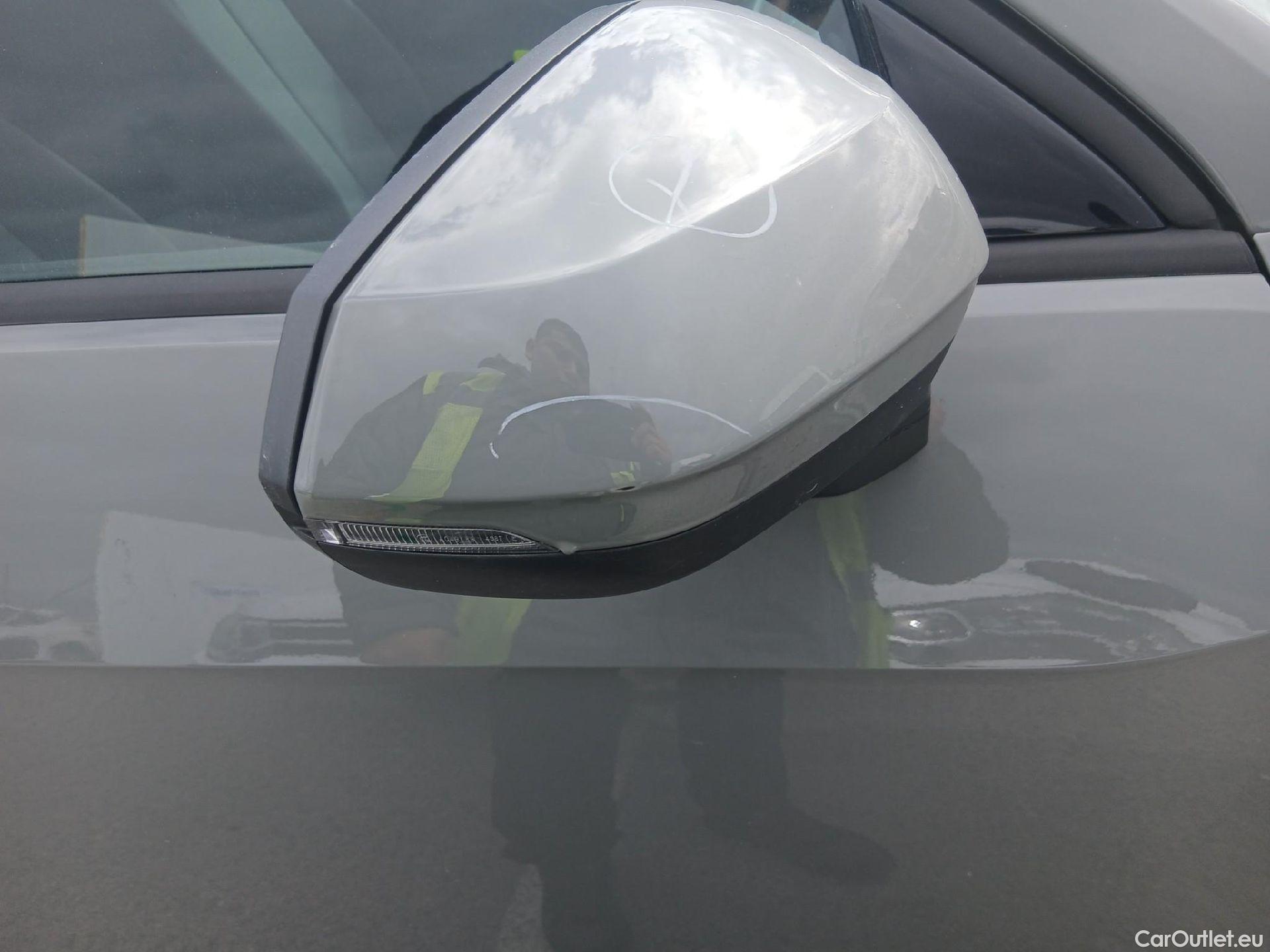  Audi  Q2 AUDI  / 2016 / 5P / todoterreno Design 30 TFSI 85kW (116CV) #42