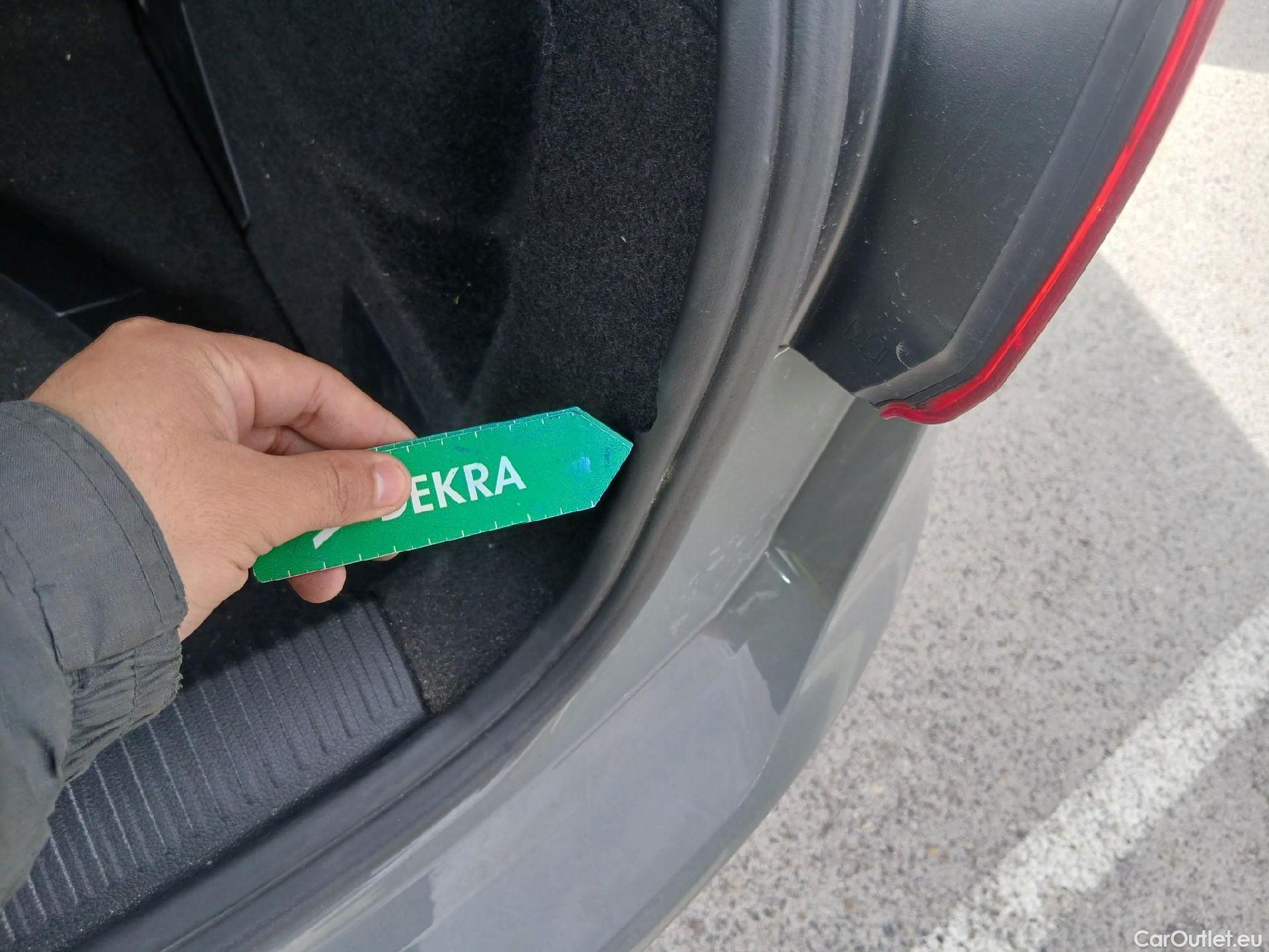  Audi  Q2 AUDI  / 2016 / 5P / todoterreno Design 30 TFSI 85kW (116CV) #4