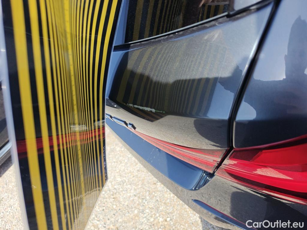  Bmw  Serie 1 BMW  / 2019 / 5P / berlina con portón 118i #9