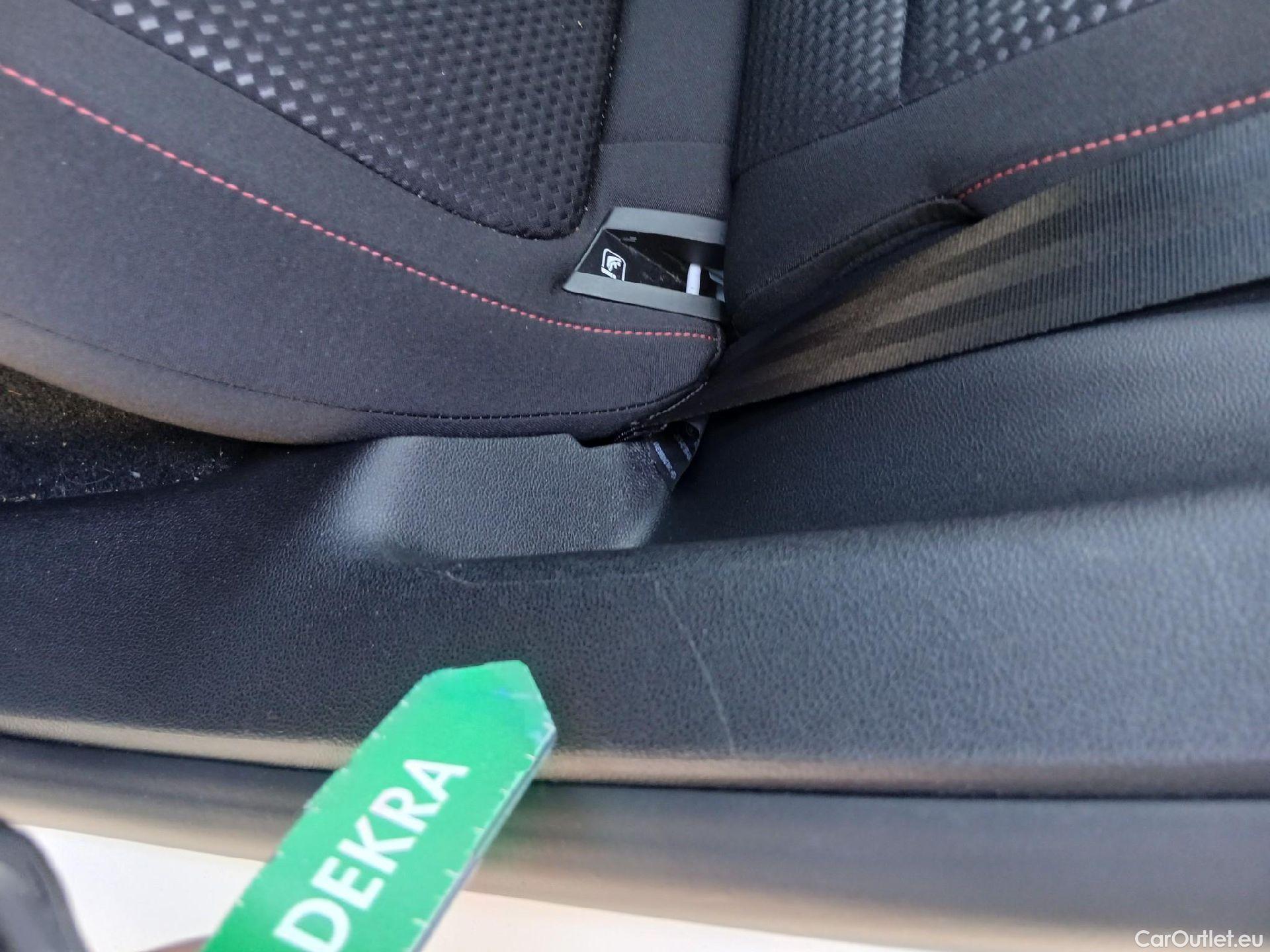  Ford  Focus FORD  / 2018 / 5P / berlina con portón 1.0 Ecoboost MHEV 92kW ST-Line #27