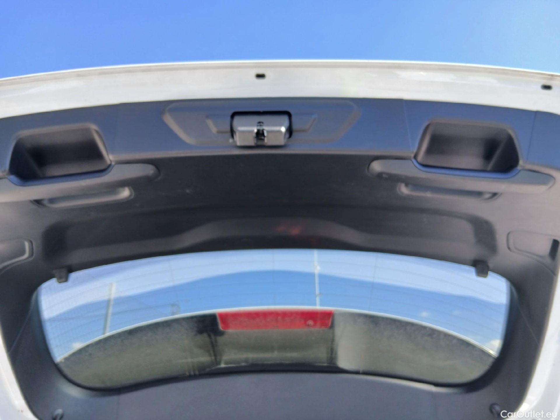  Ford  Focus FORD  / 2018 / 5P / berlina con portón 1.0 Ecoboost MHEV 92kW ST-Line #35