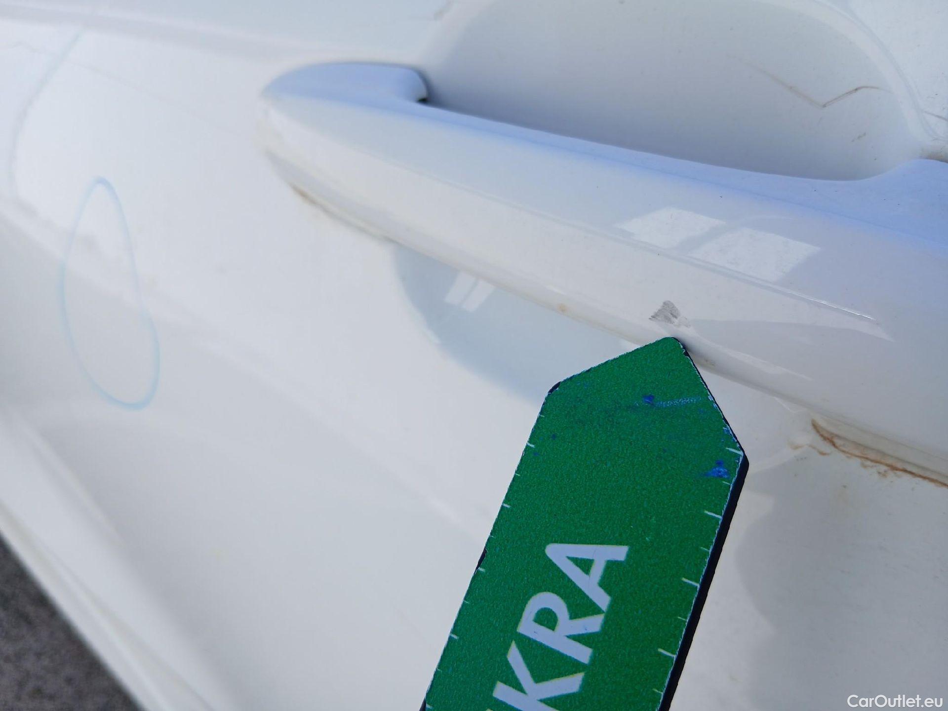  Ford  Focus FORD  / 2018 / 5P / berlina con portón 1.0 Ecoboost MHEV 92kW ST-Line #24