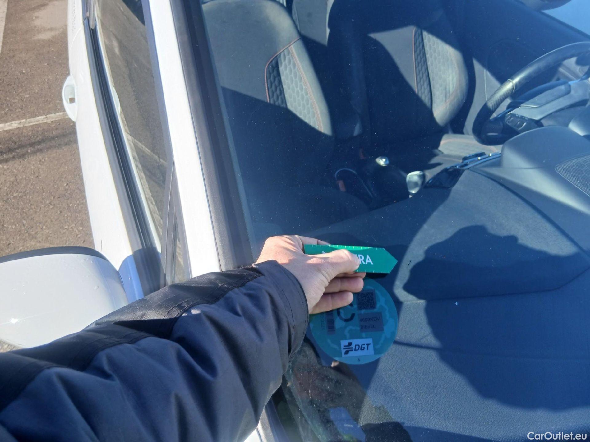  Ford  Fiesta FORD  3p 6G berlina con portón 1.5 TDCi 70kW (95CV) ST-Line 3p #40