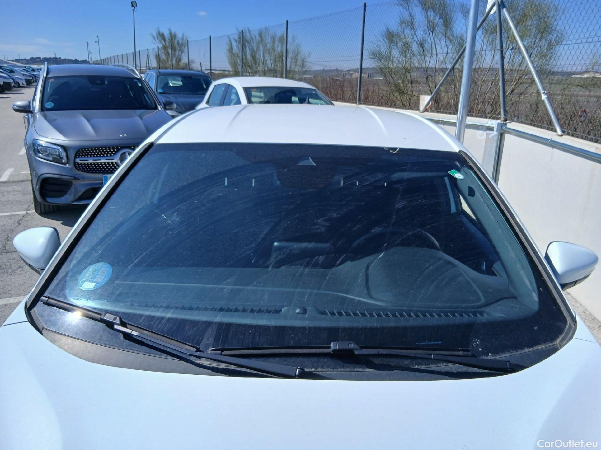  Ford  Focus FORD  / 2018 / 5P / berlina con portón 1.0 Ecoboost MHEV 92kW ST-Line #3