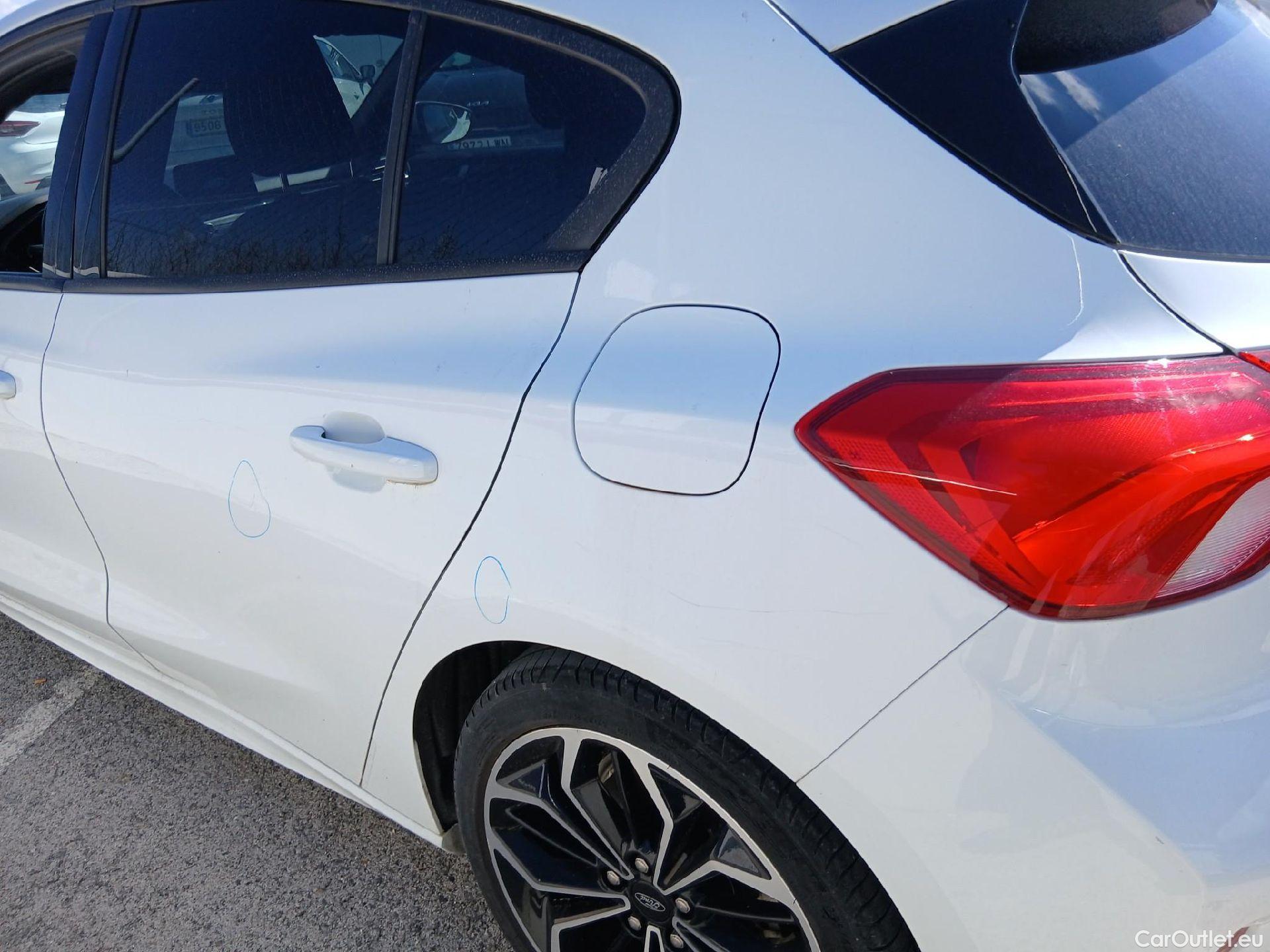  Ford  Focus FORD  / 2018 / 5P / berlina con portón 1.0 Ecoboost MHEV 92kW ST-Line #18