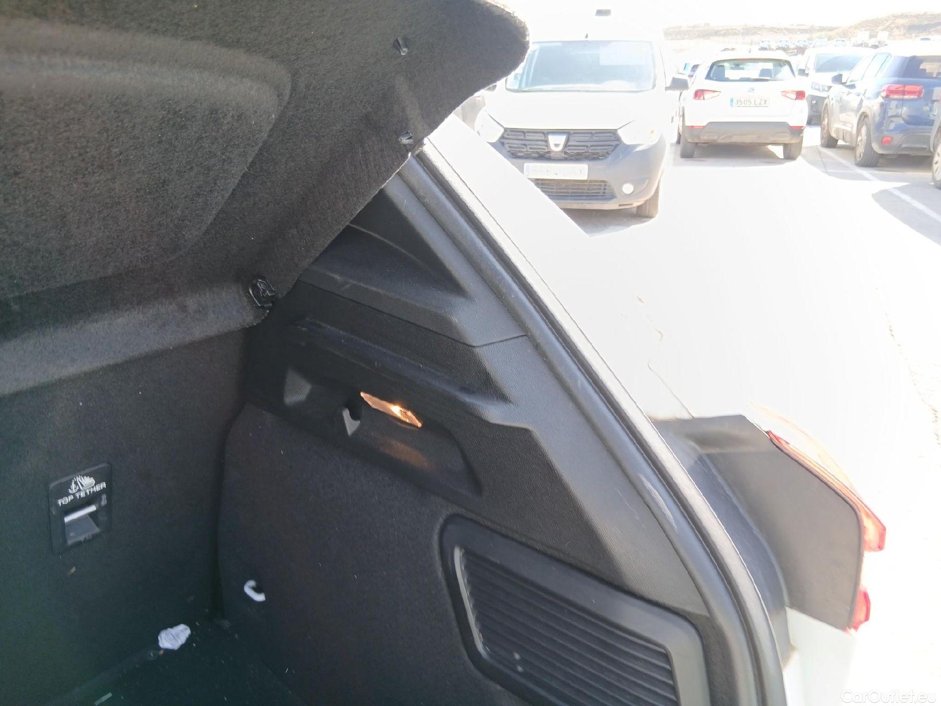  Ford  Focus FORD  / 2018 / 5P / berlina con portón 1.0 Ecoboost MHEV 92kW ST-Line #37