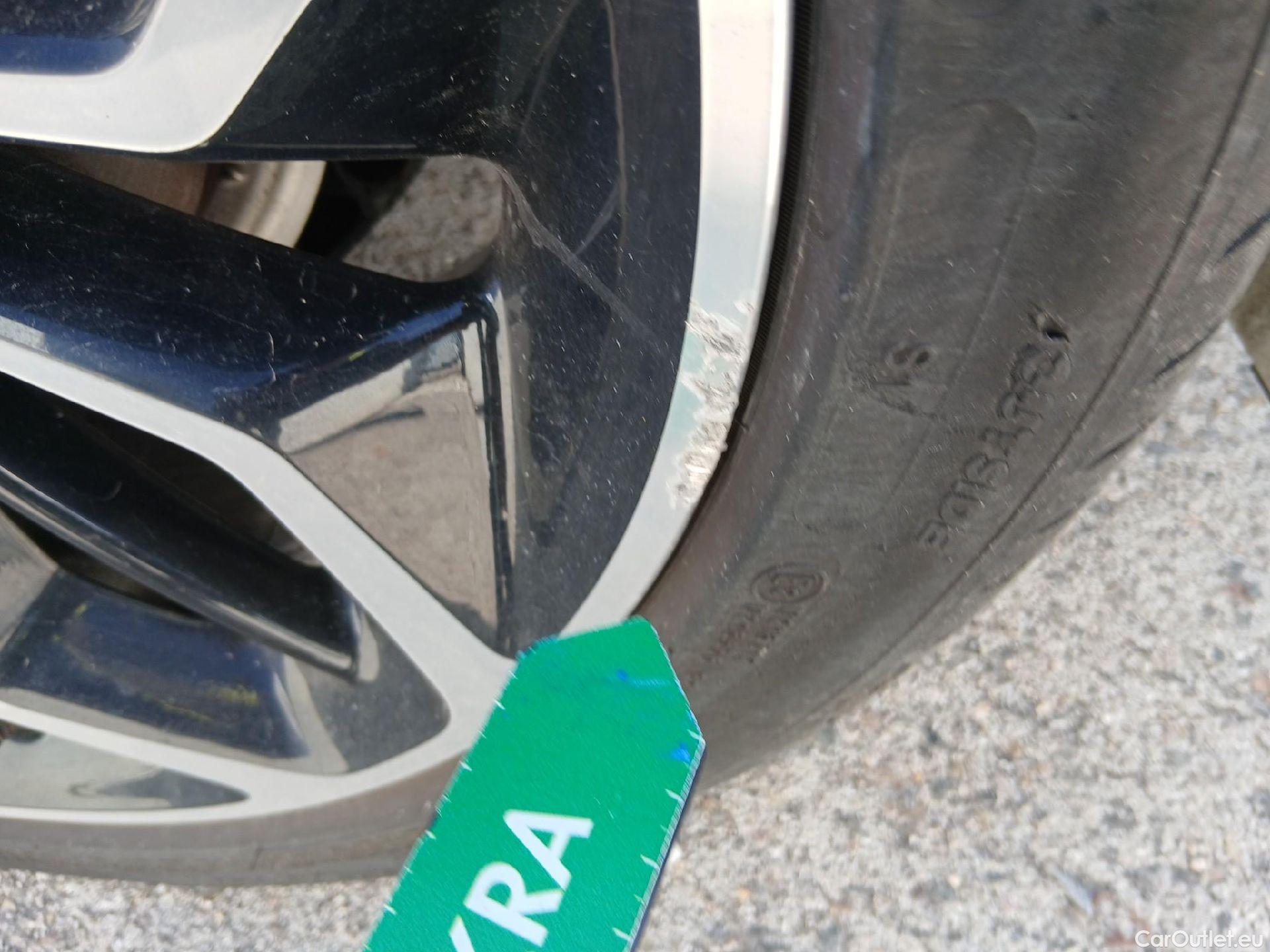  Ford  Focus FORD  / 2018 / 5P / berlina con portón 1.0 Ecoboost MHEV 92kW ST-Line #20